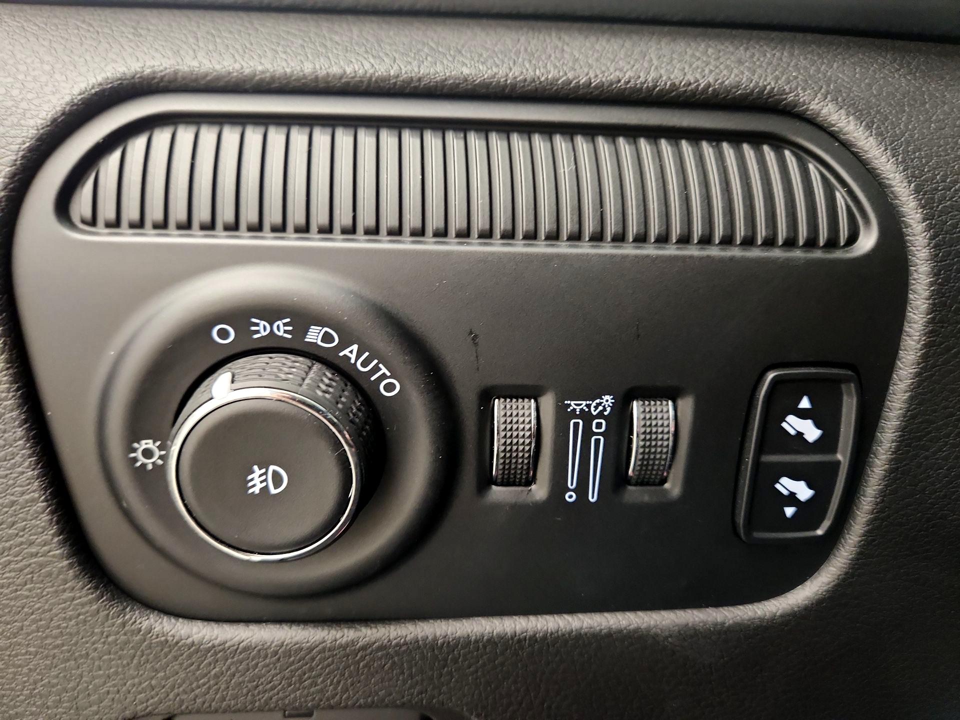 Thumbnail: 2024 Jeep Wagoneer - 13