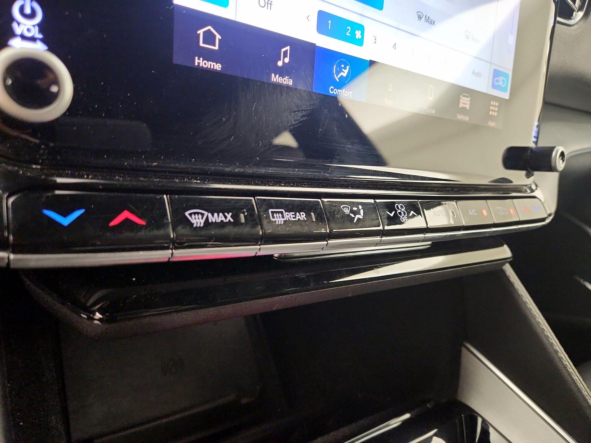 Thumbnail: 2024 Jeep Wagoneer - 17