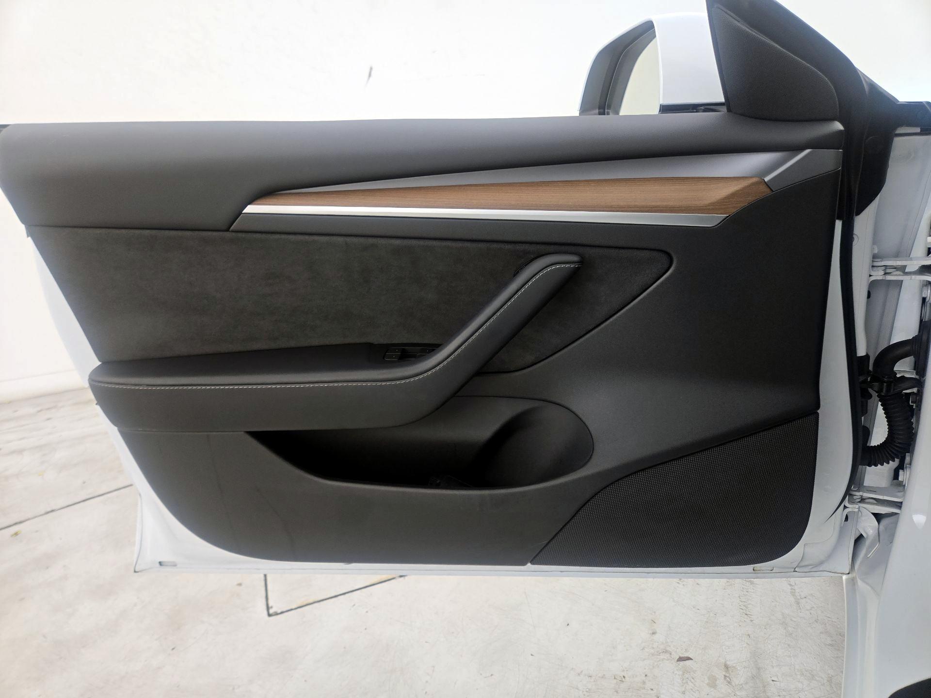 Thumbnail: 2023 Tesla Model 3 - 12