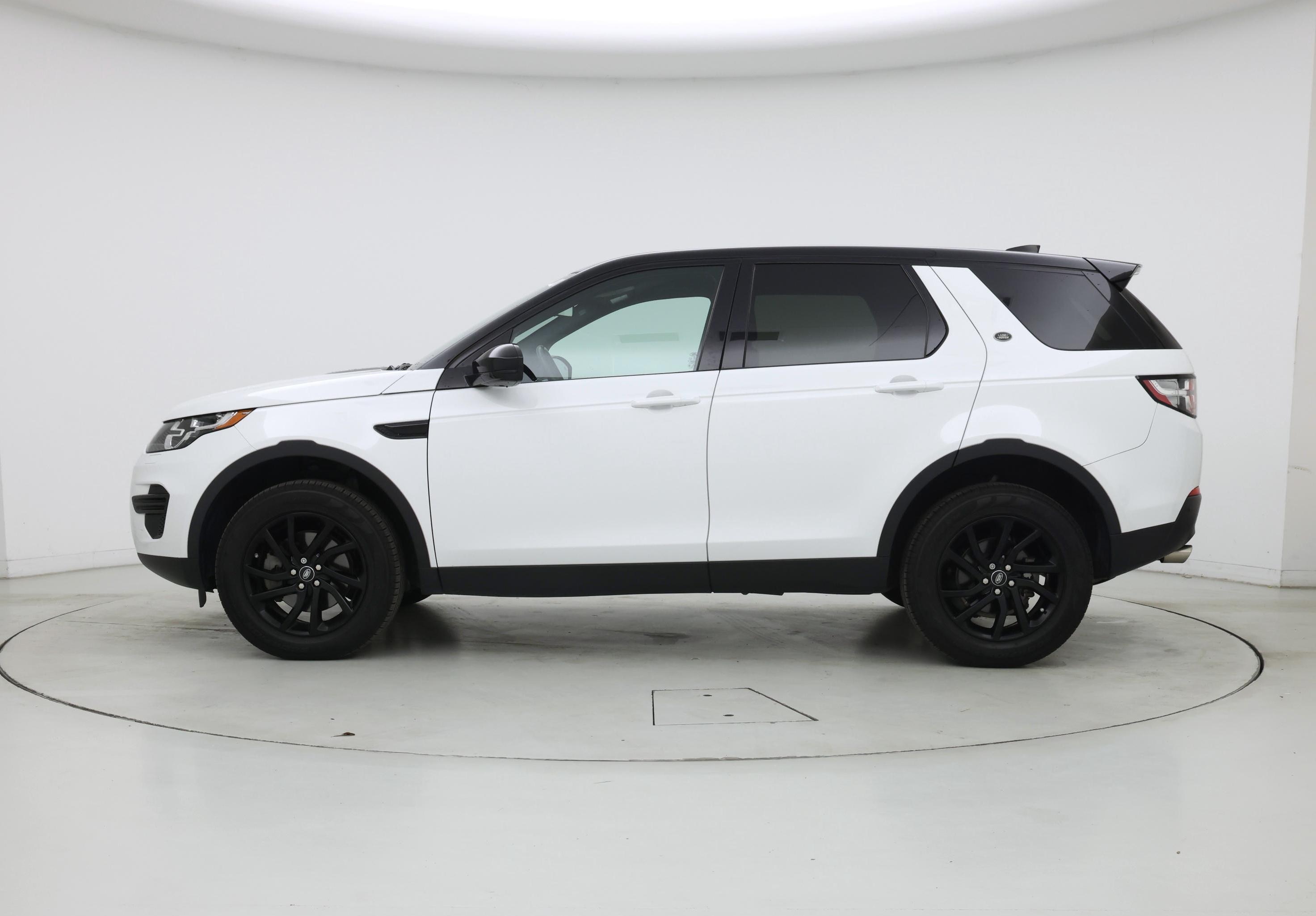 Thumbnail: 2019 Land Rover Discovery Sport - 3