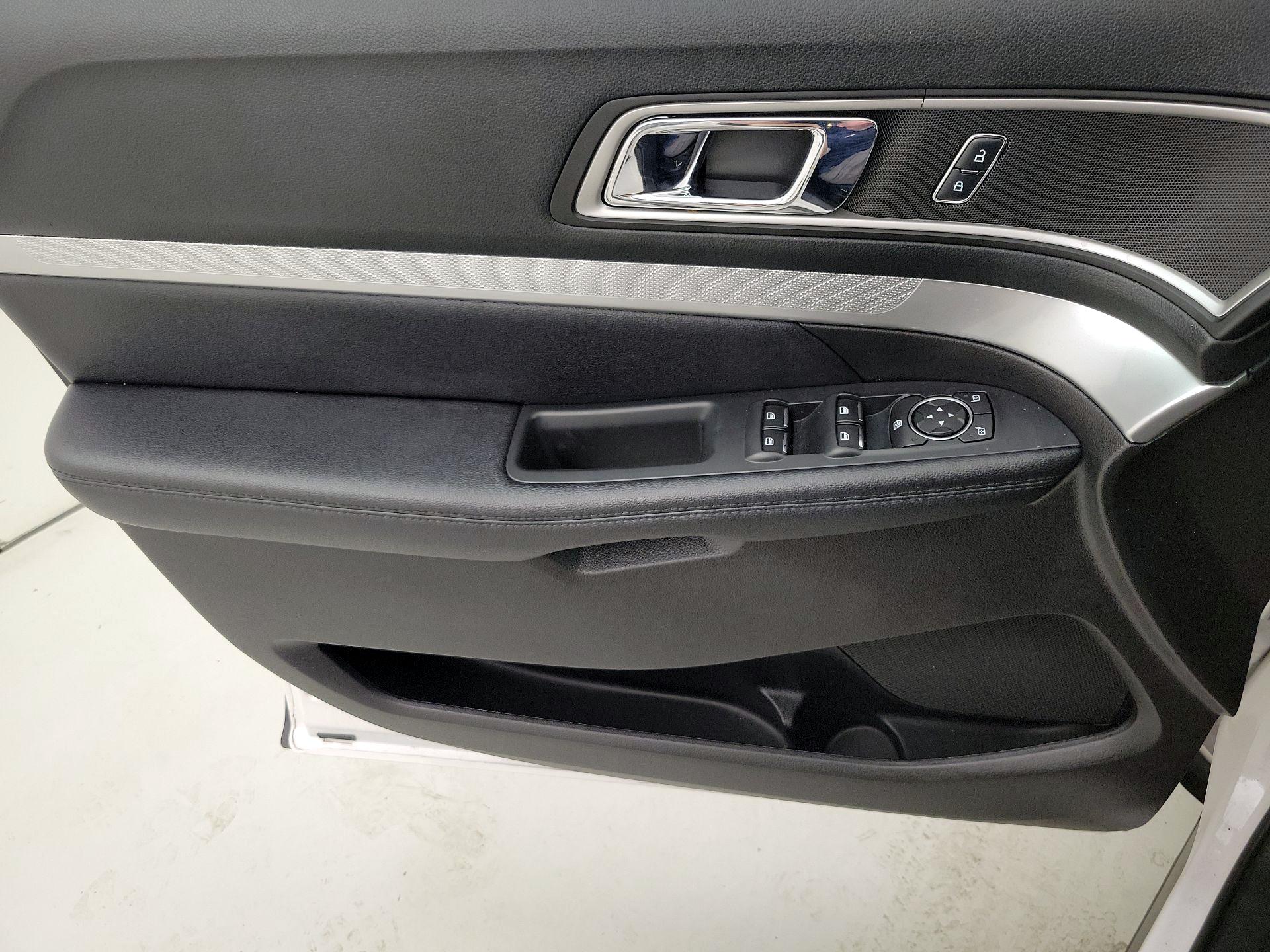 Thumbnail: 2017 Ford Explorer - 14