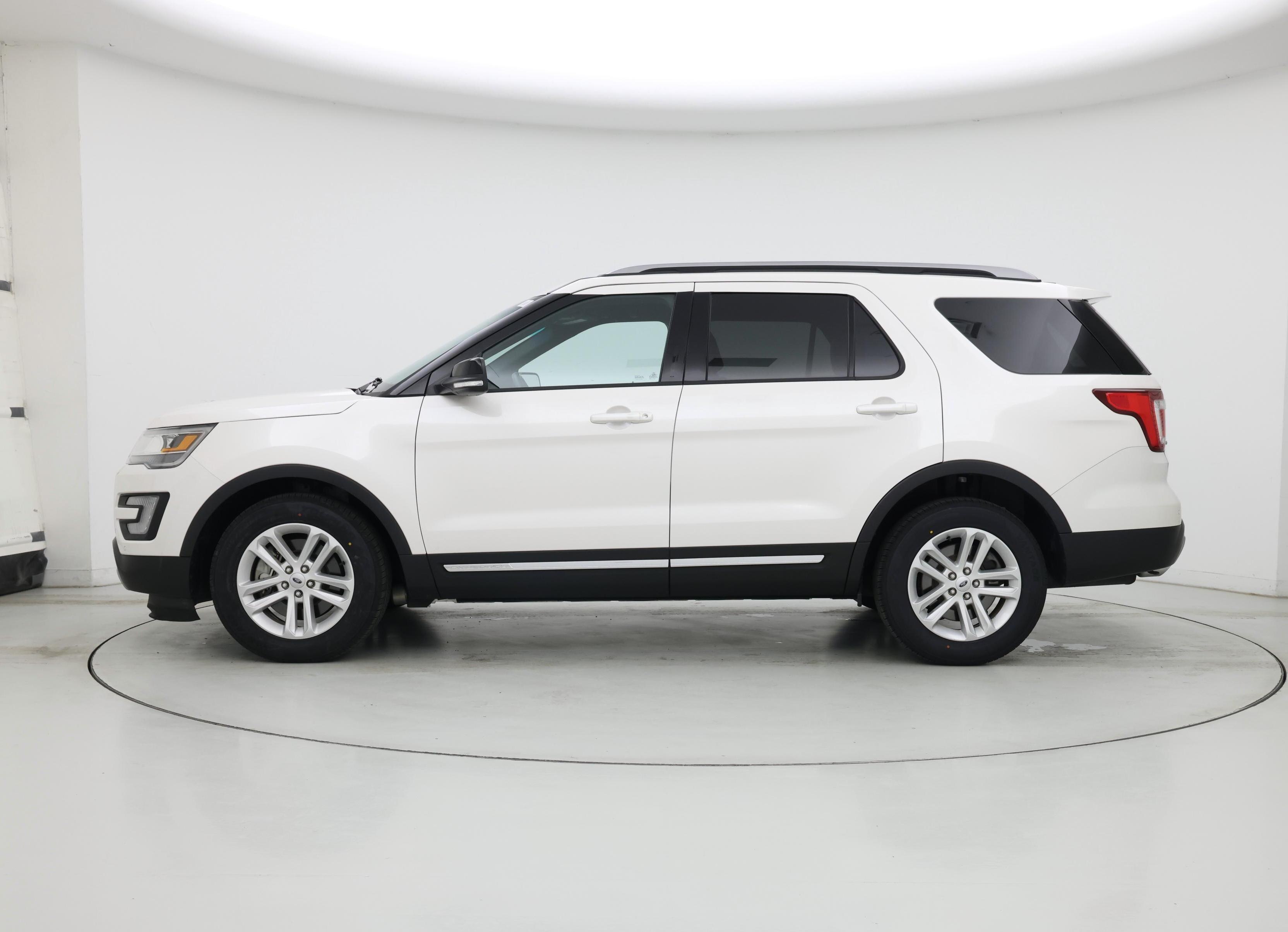 Thumbnail: 2017 Ford Explorer - 3