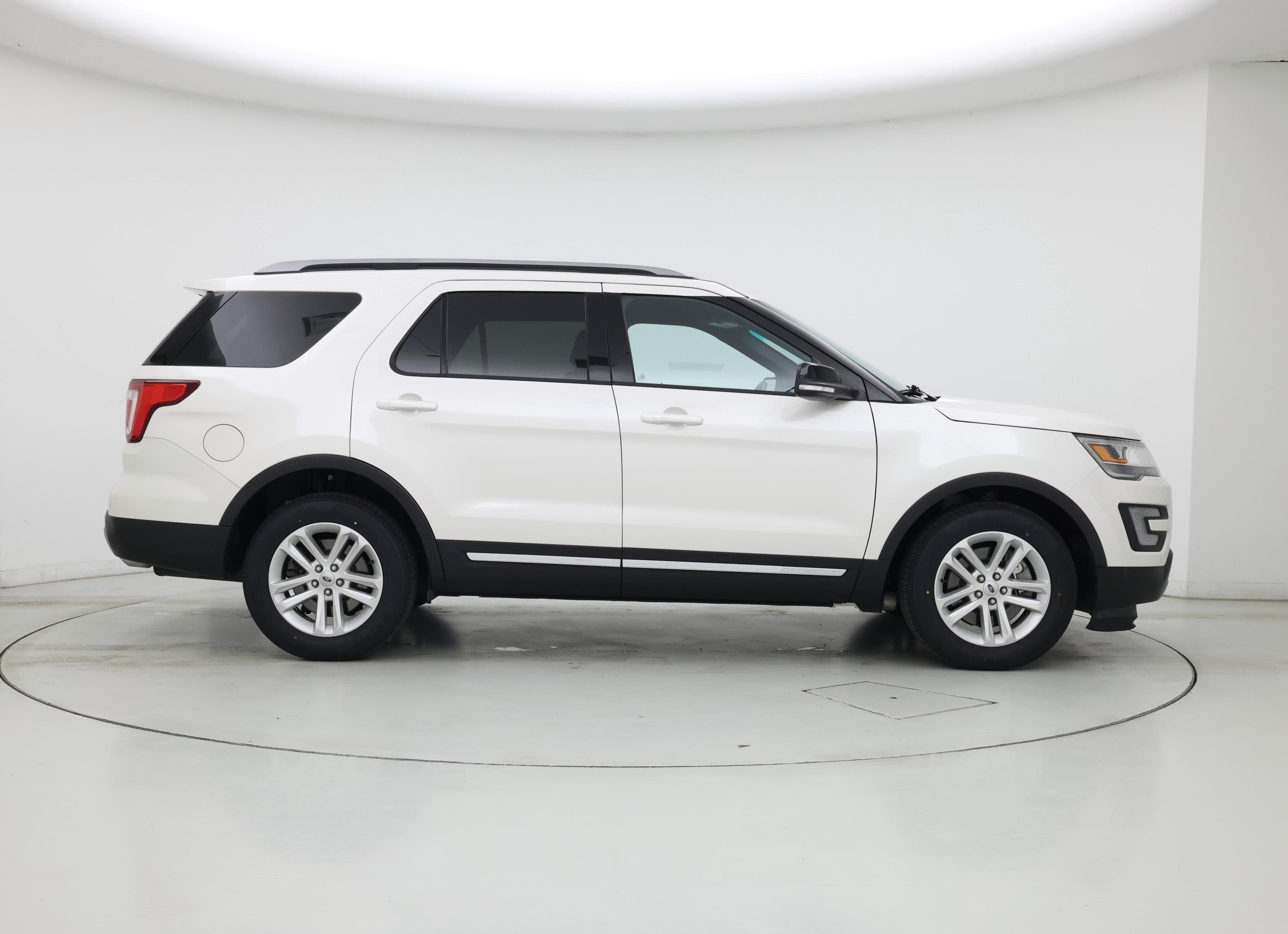 Thumbnail: 2017 Ford Explorer - 7