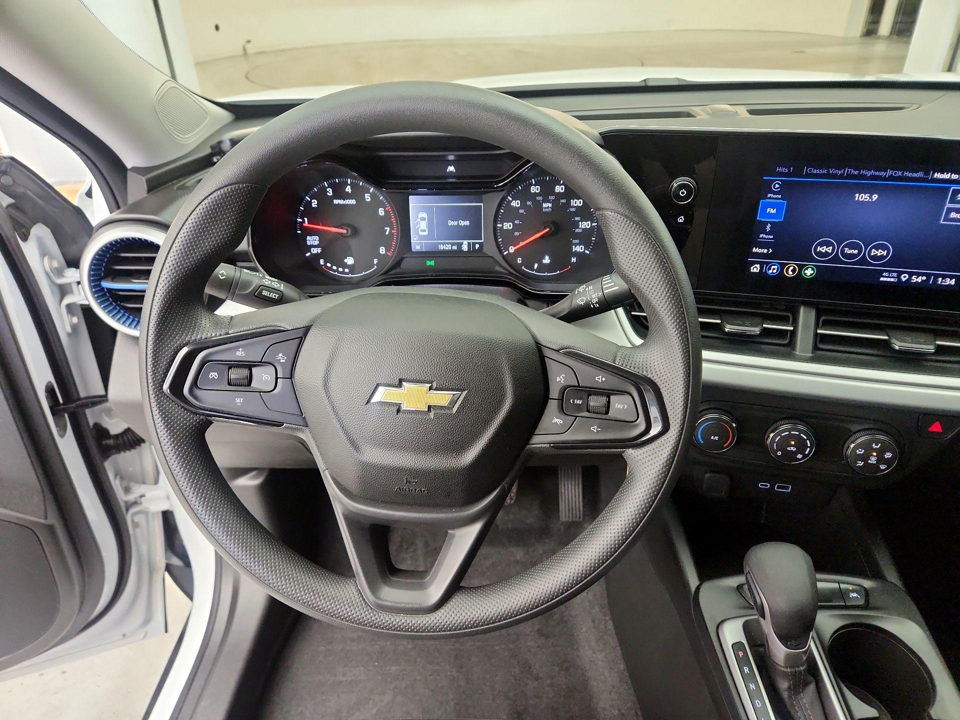 Thumbnail: 2025 Chevrolet Trax - 10