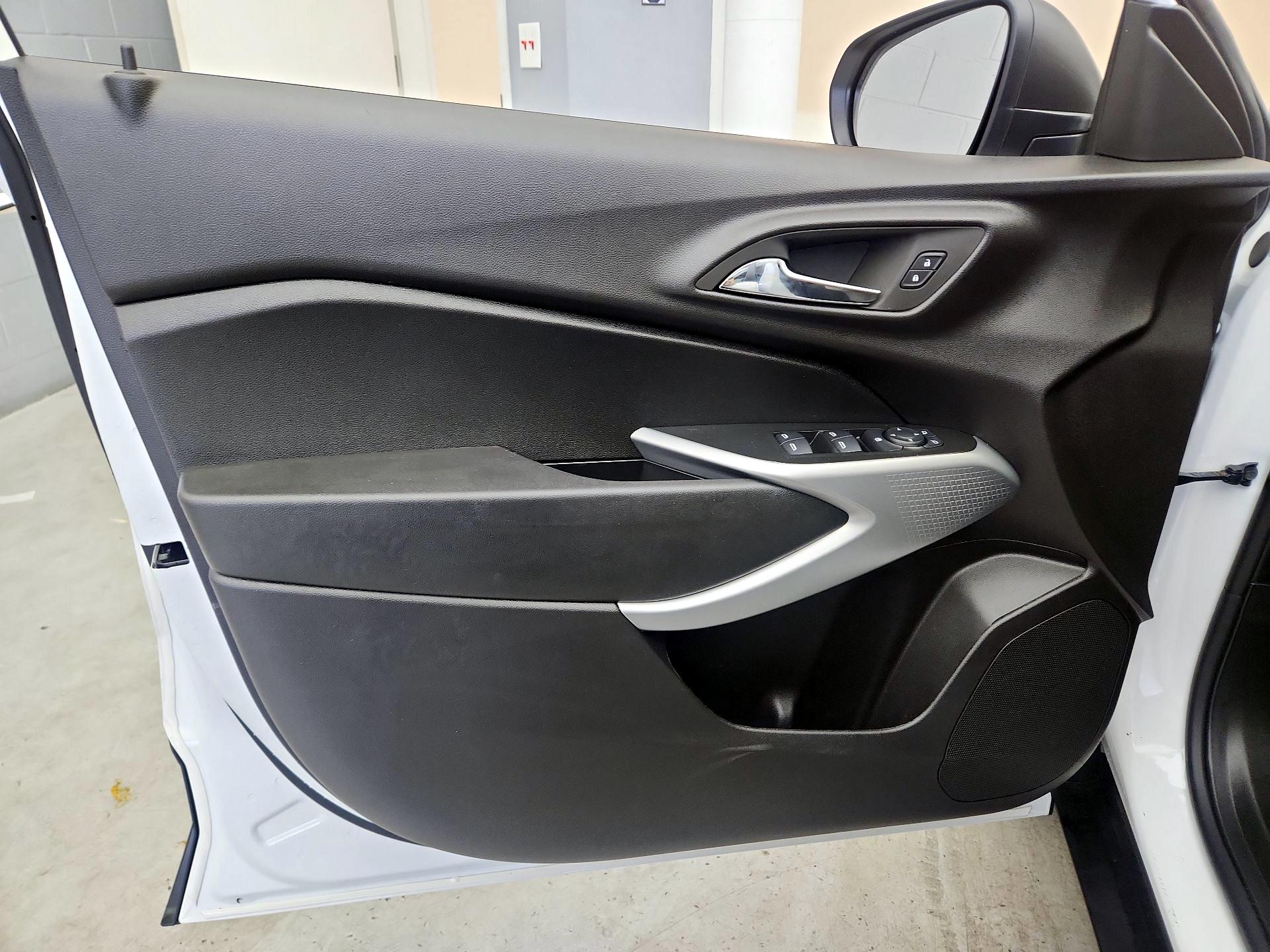 Thumbnail: 2025 Chevrolet Trax - 12