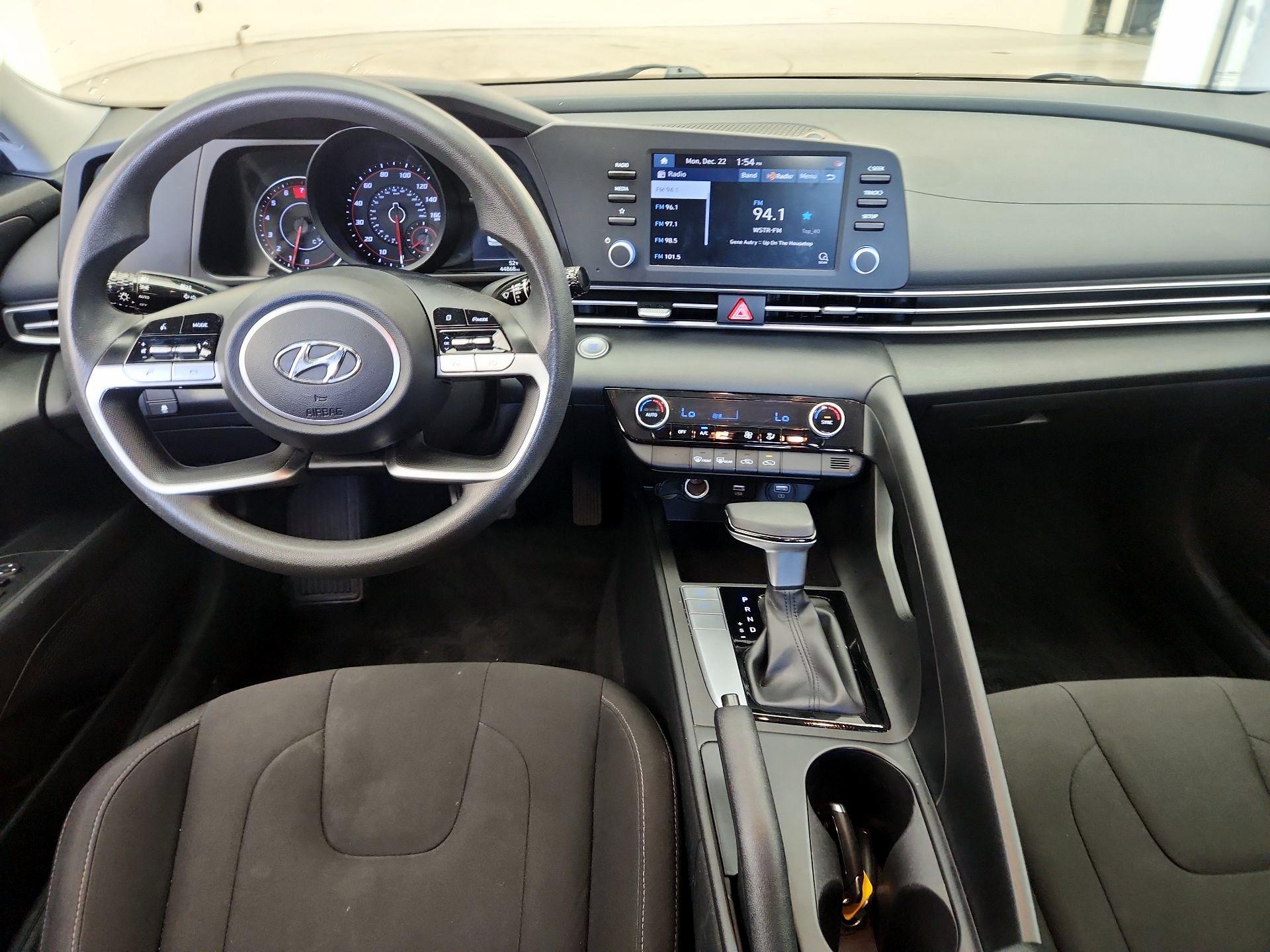 Thumbnail: 2022 Hyundai Elantra - 9