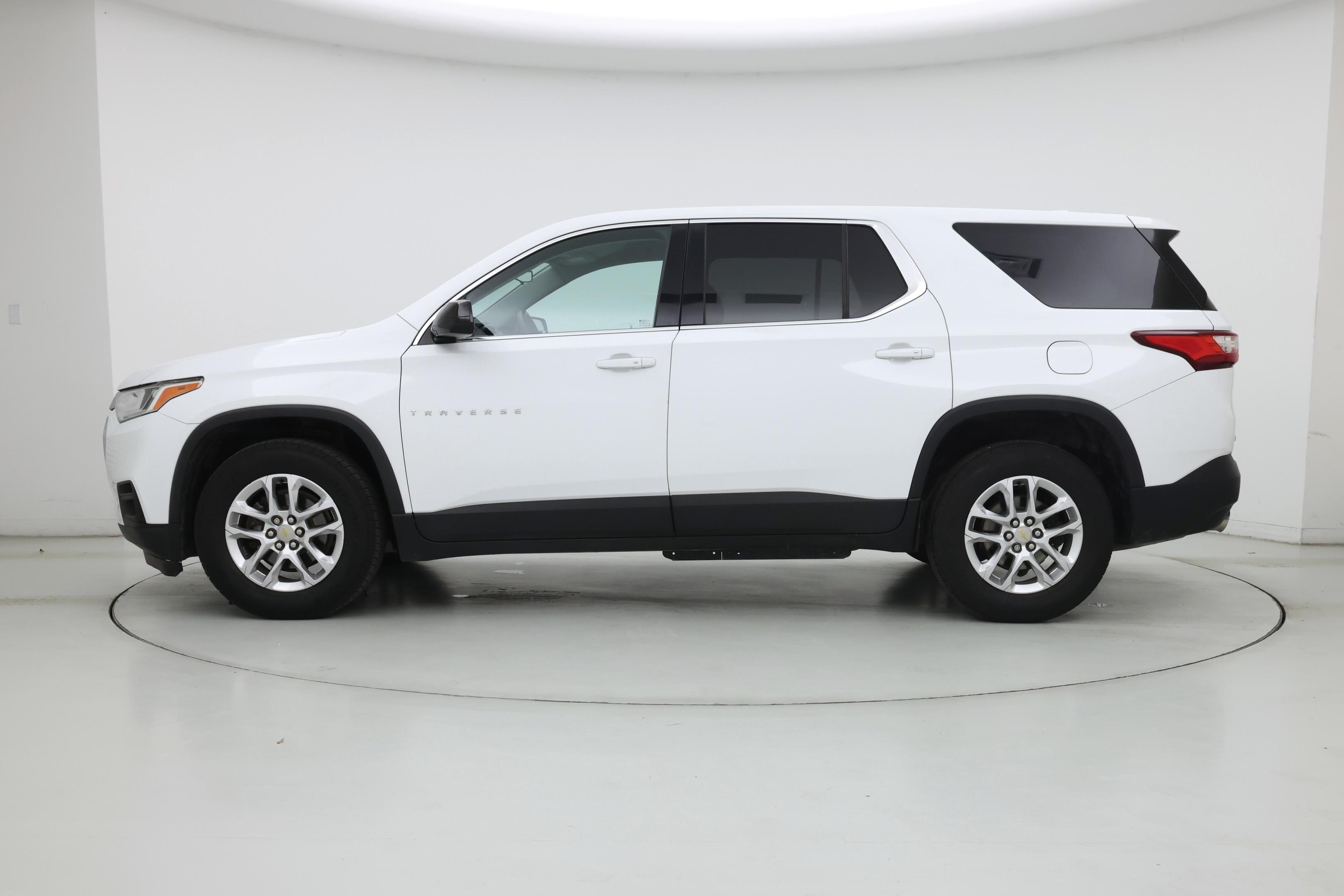 Thumbnail: 2018 Chevrolet Traverse - 3