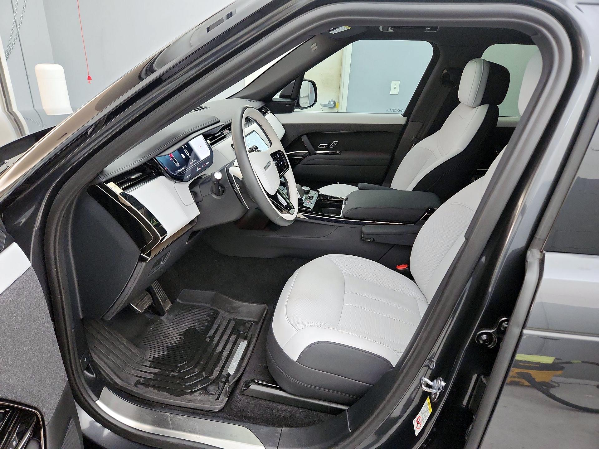 Thumbnail: 2023 Land Rover Range Rover Sport - 11