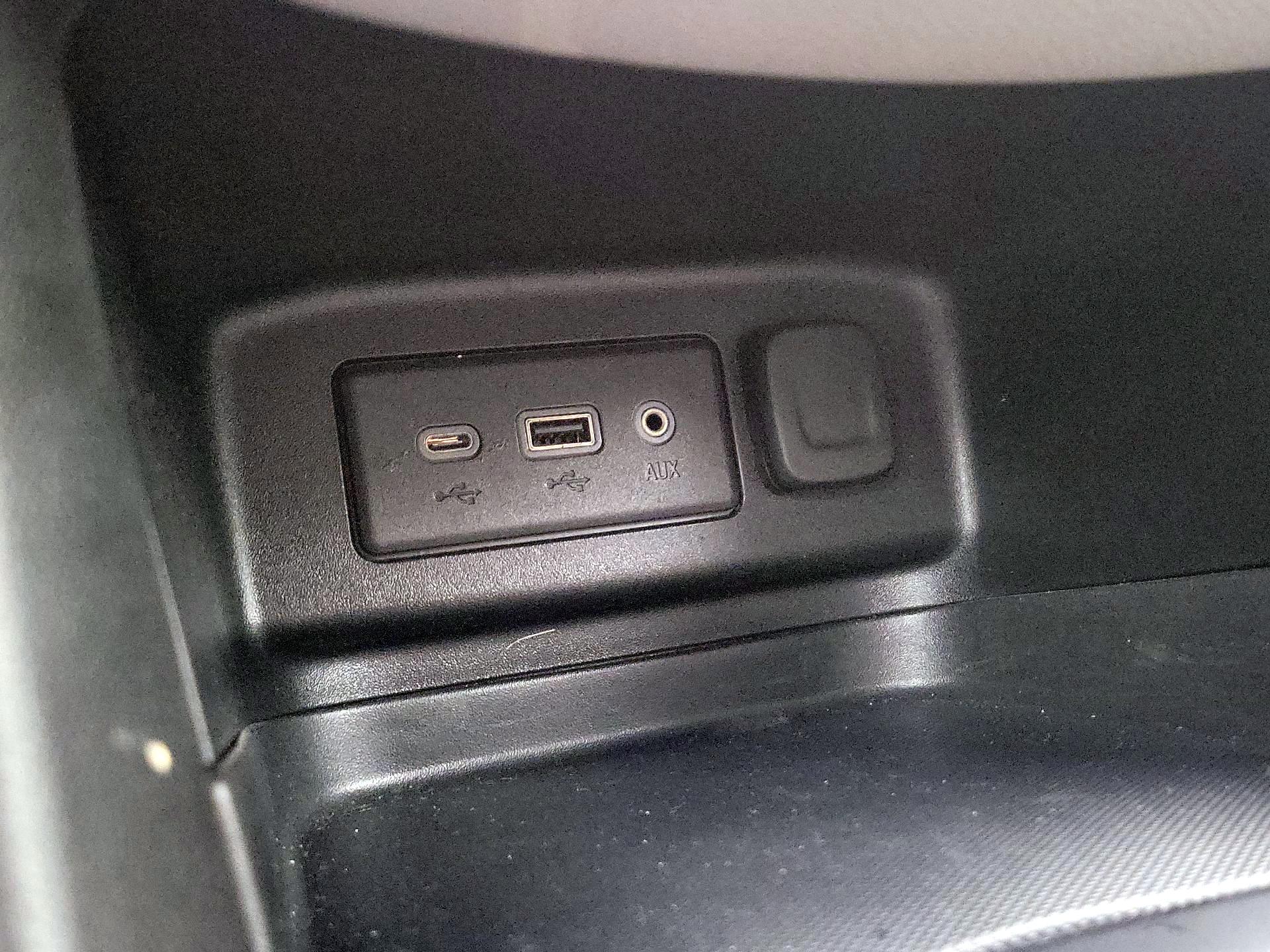 Thumbnail: 2020 Chevrolet Equinox - 18