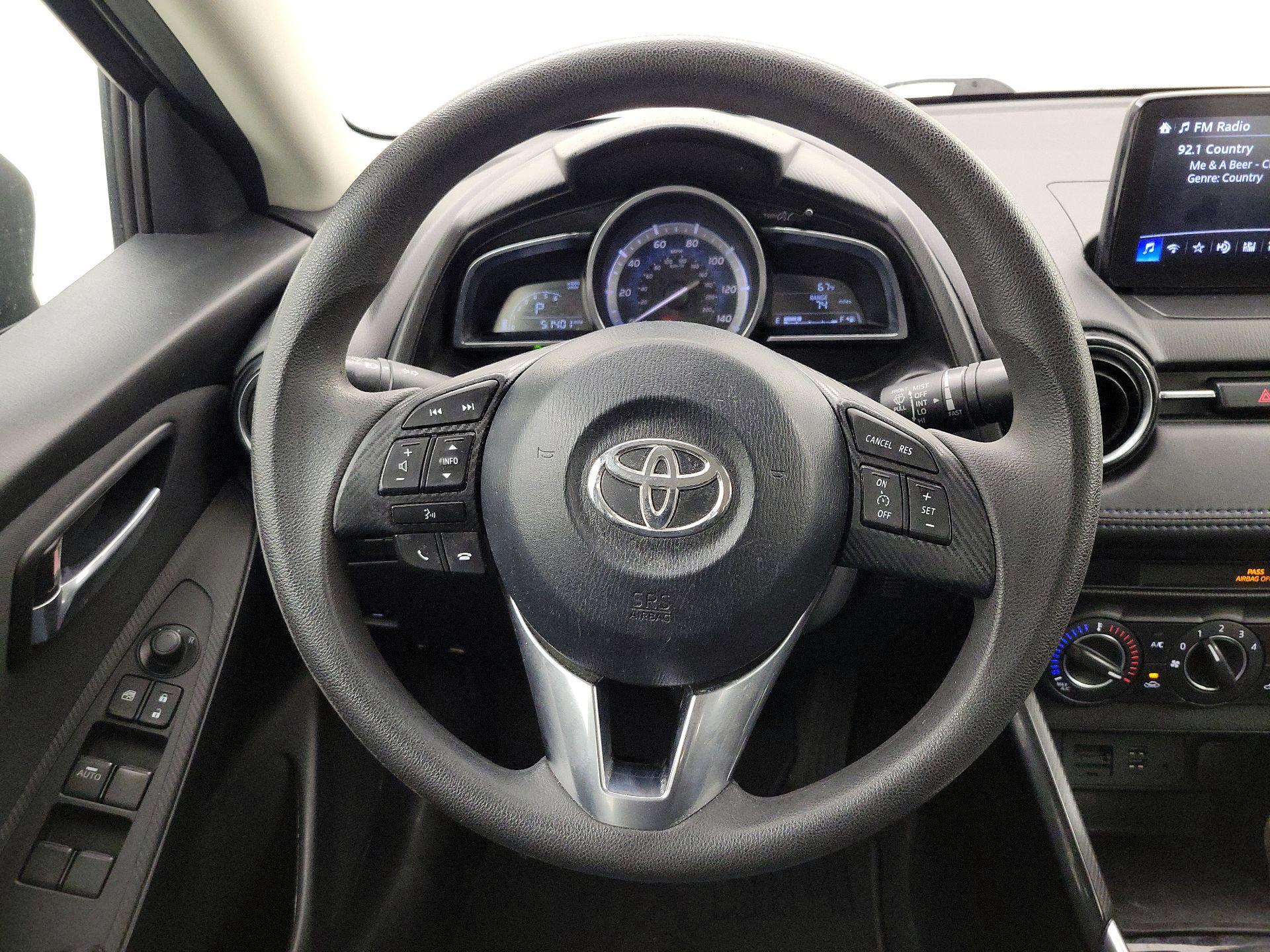 Thumbnail: 2017 Toyota Yaris iA - 10