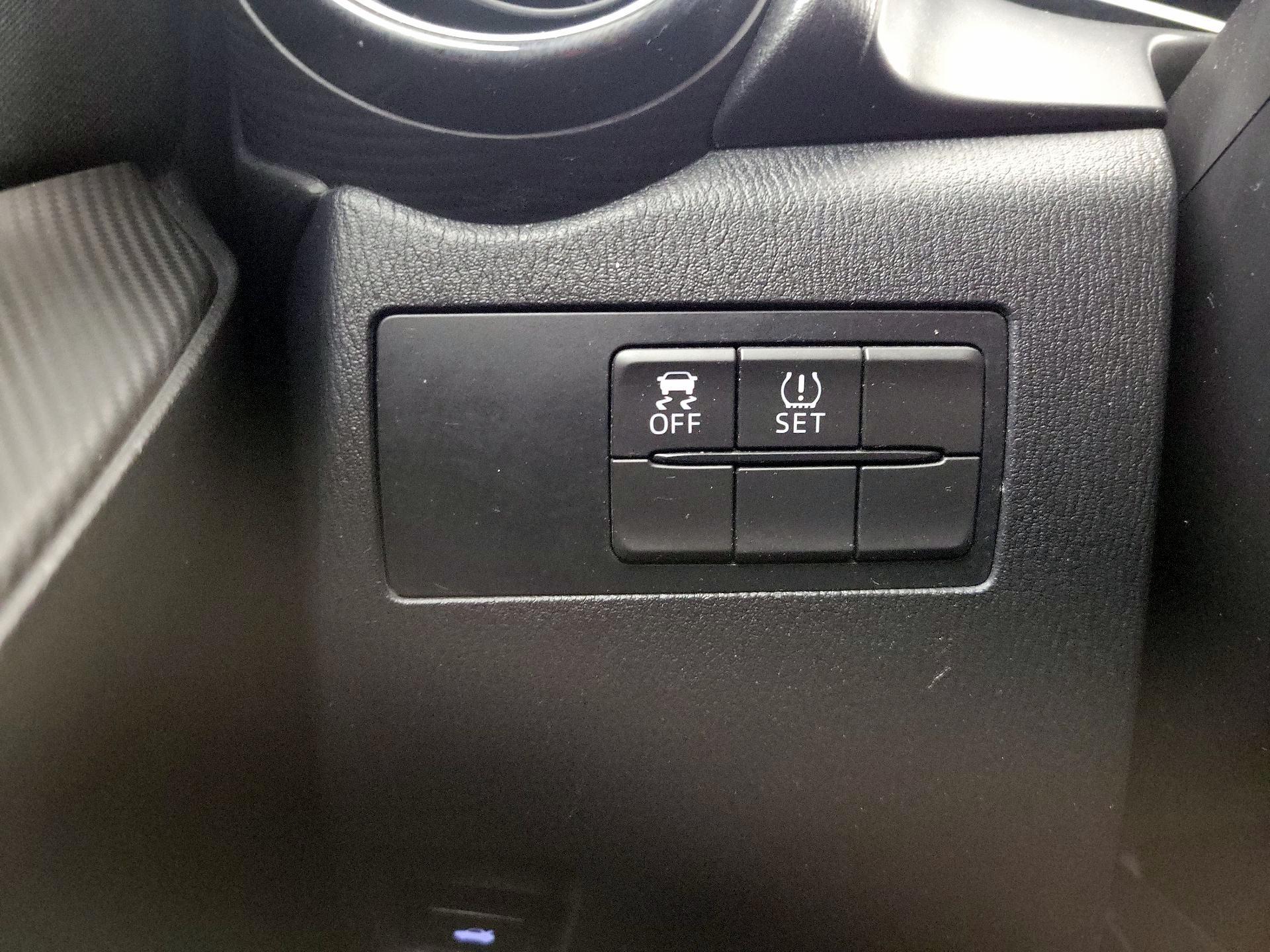 Thumbnail: 2017 Toyota Yaris iA - 14