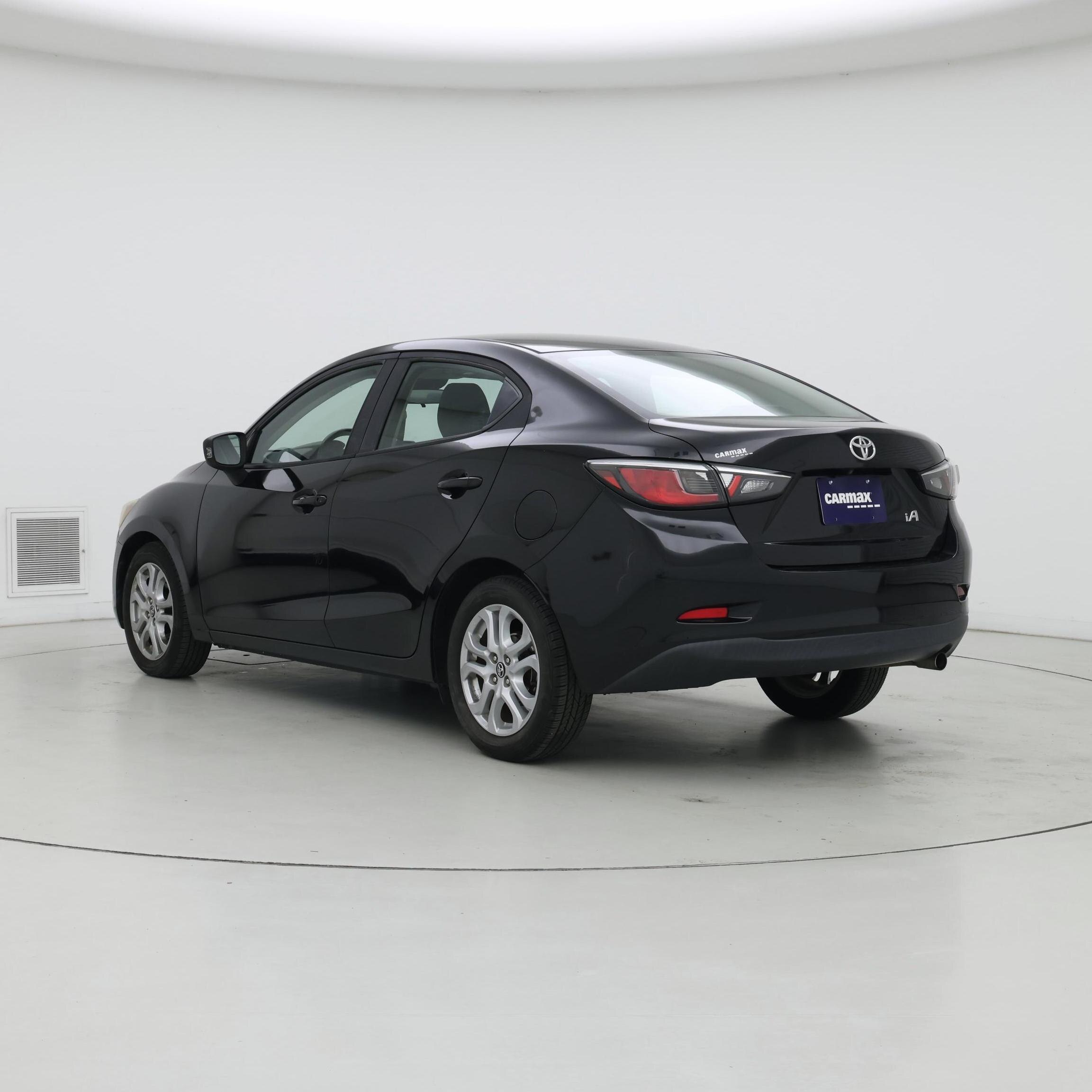 Thumbnail: 2017 Toyota Yaris iA - 2