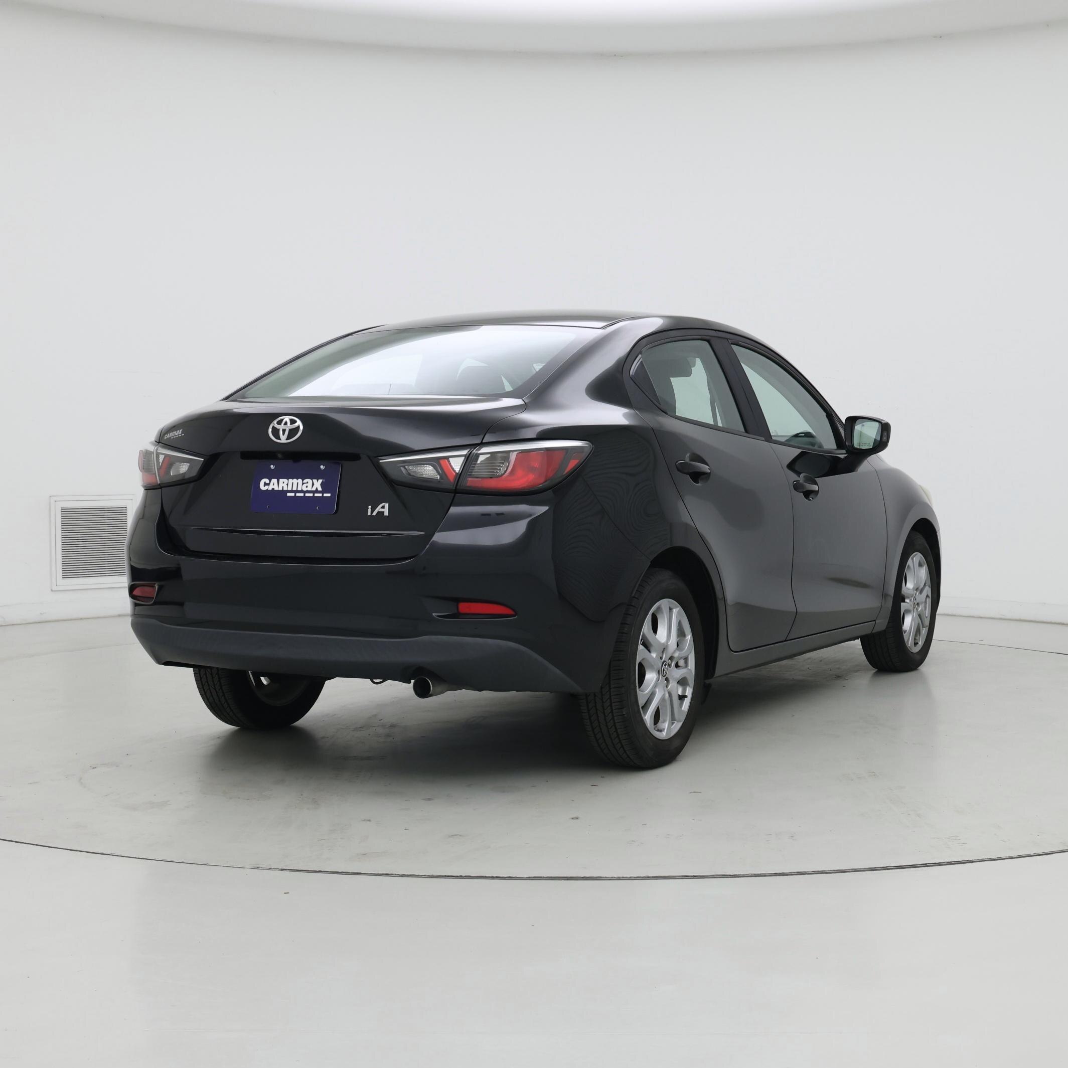 Thumbnail: 2017 Toyota Yaris iA - 8