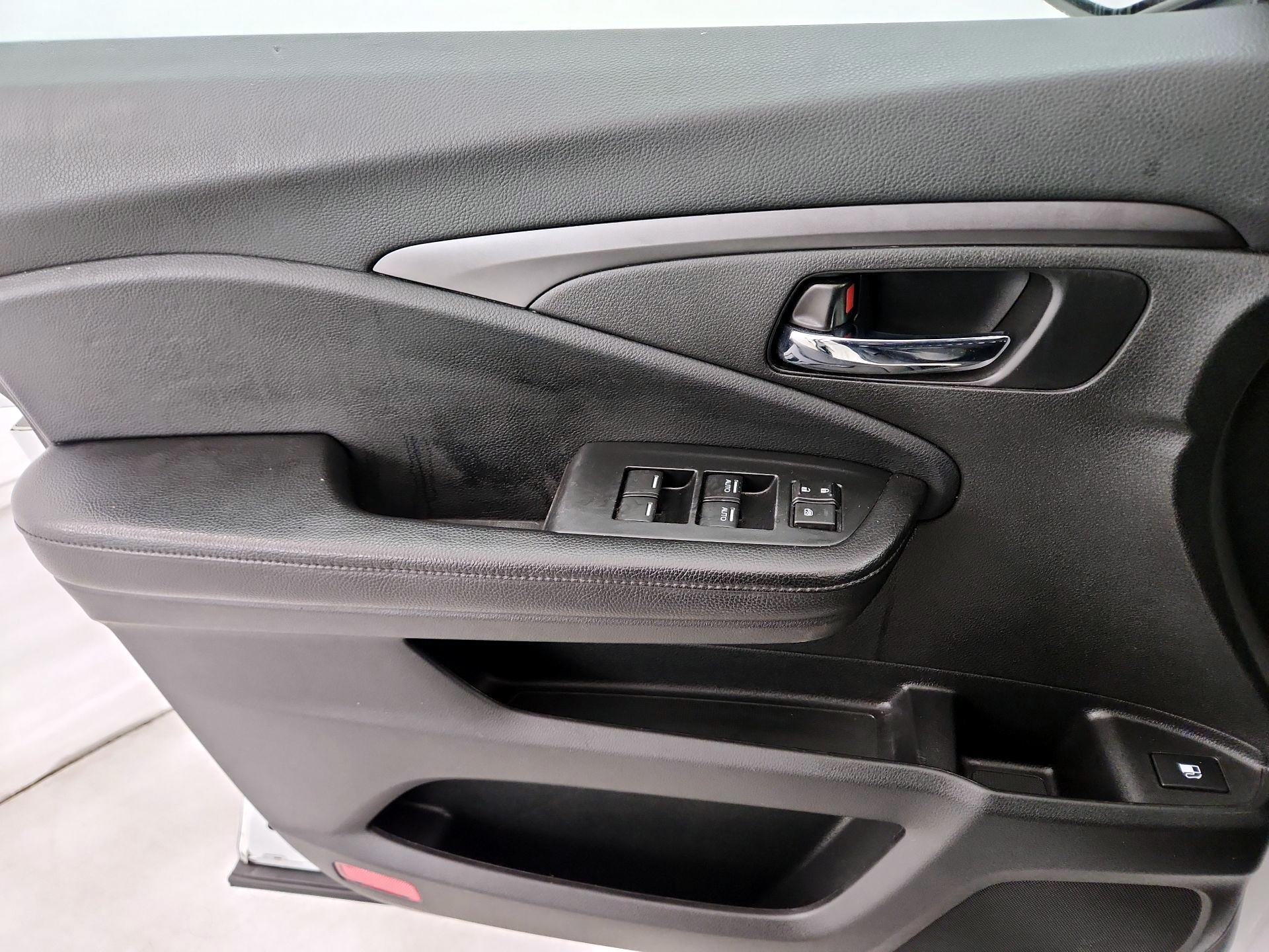 Thumbnail: 2020 Honda Pilot - 12