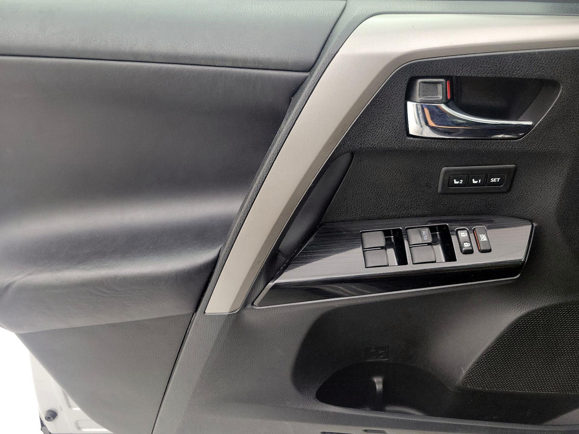 Thumbnail: 2018 Toyota RAV4 - 12