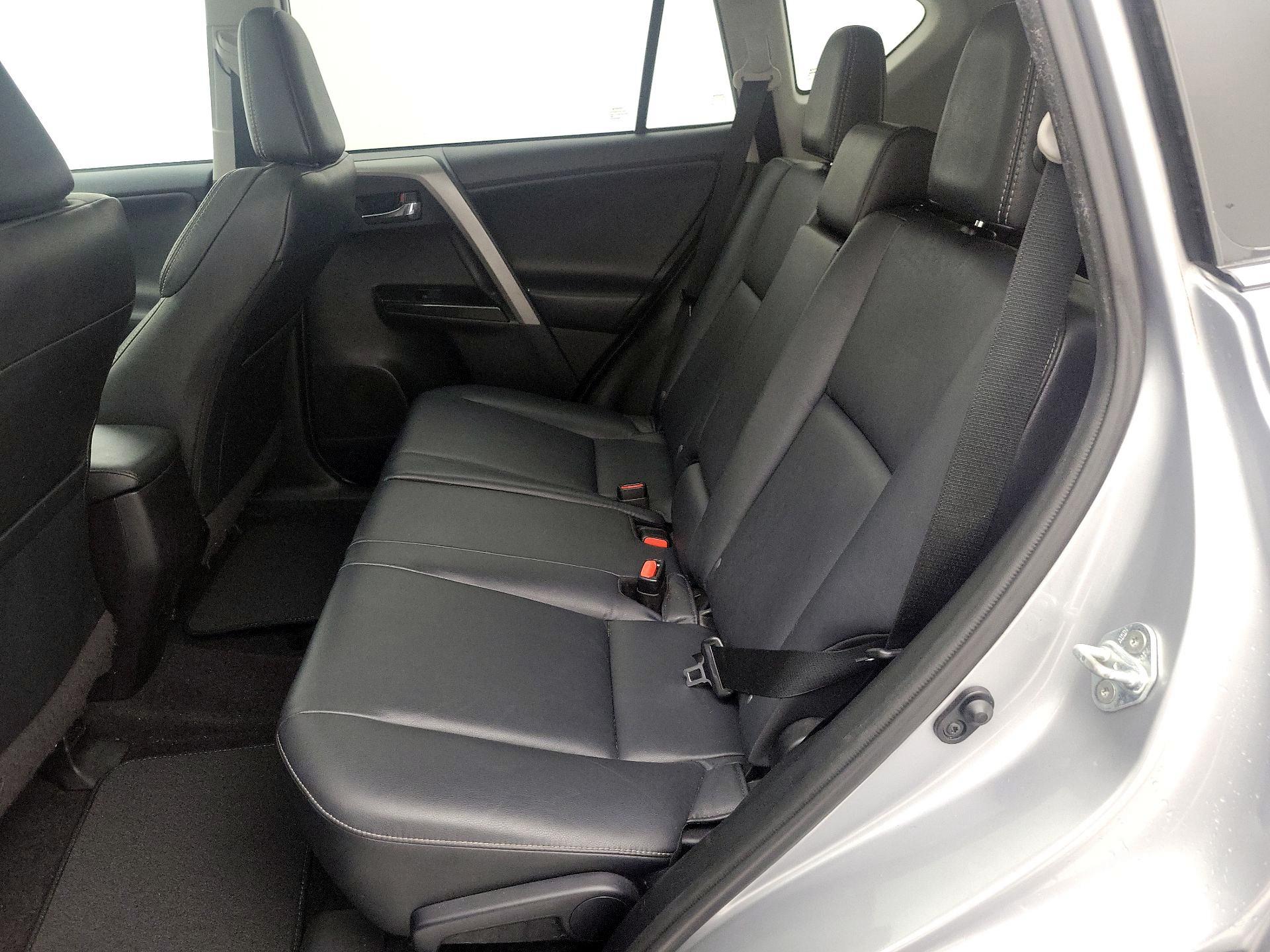 Thumbnail: 2018 Toyota RAV4 - 20