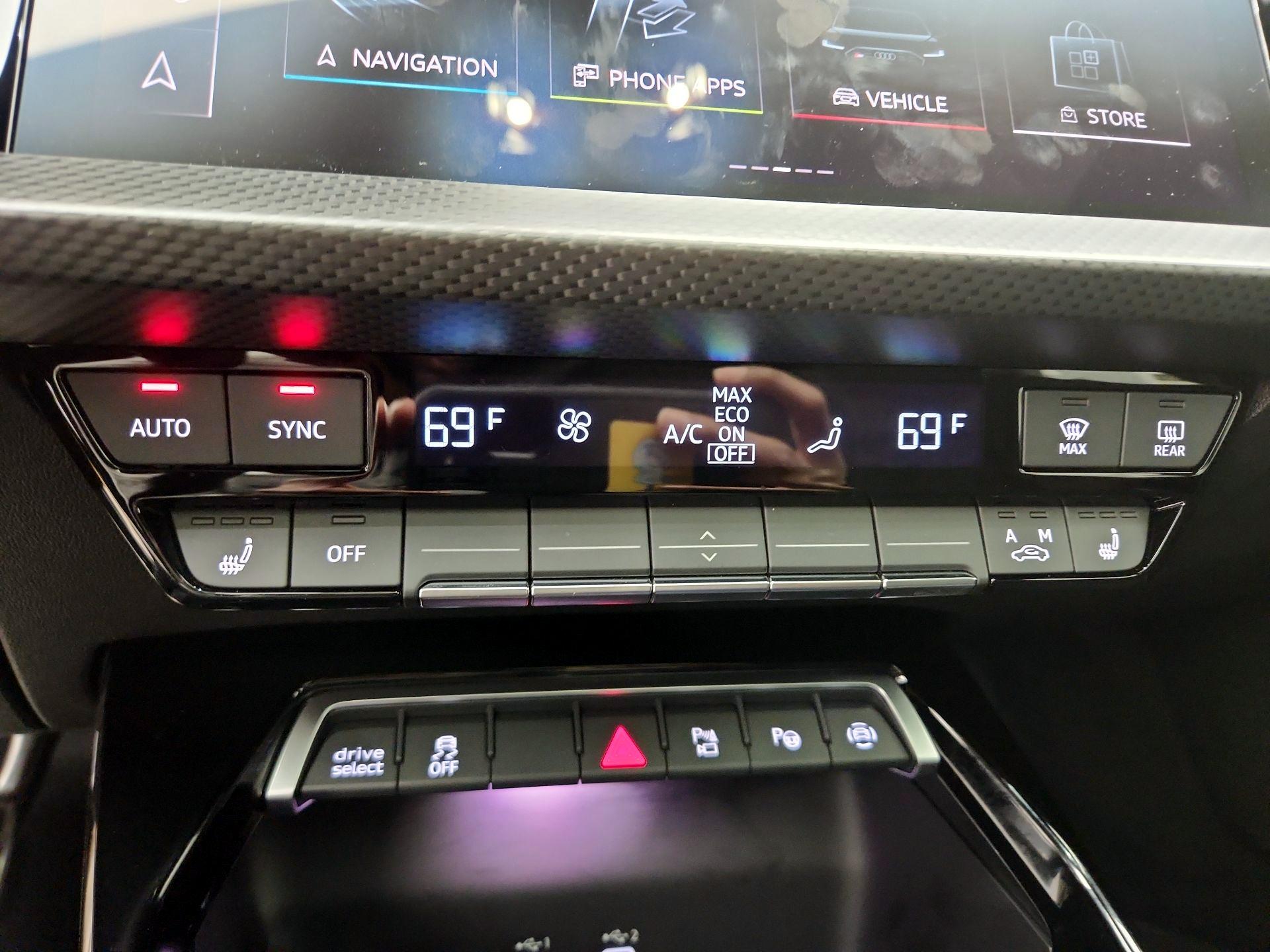 Thumbnail: 2025 Audi RS 3 - 17