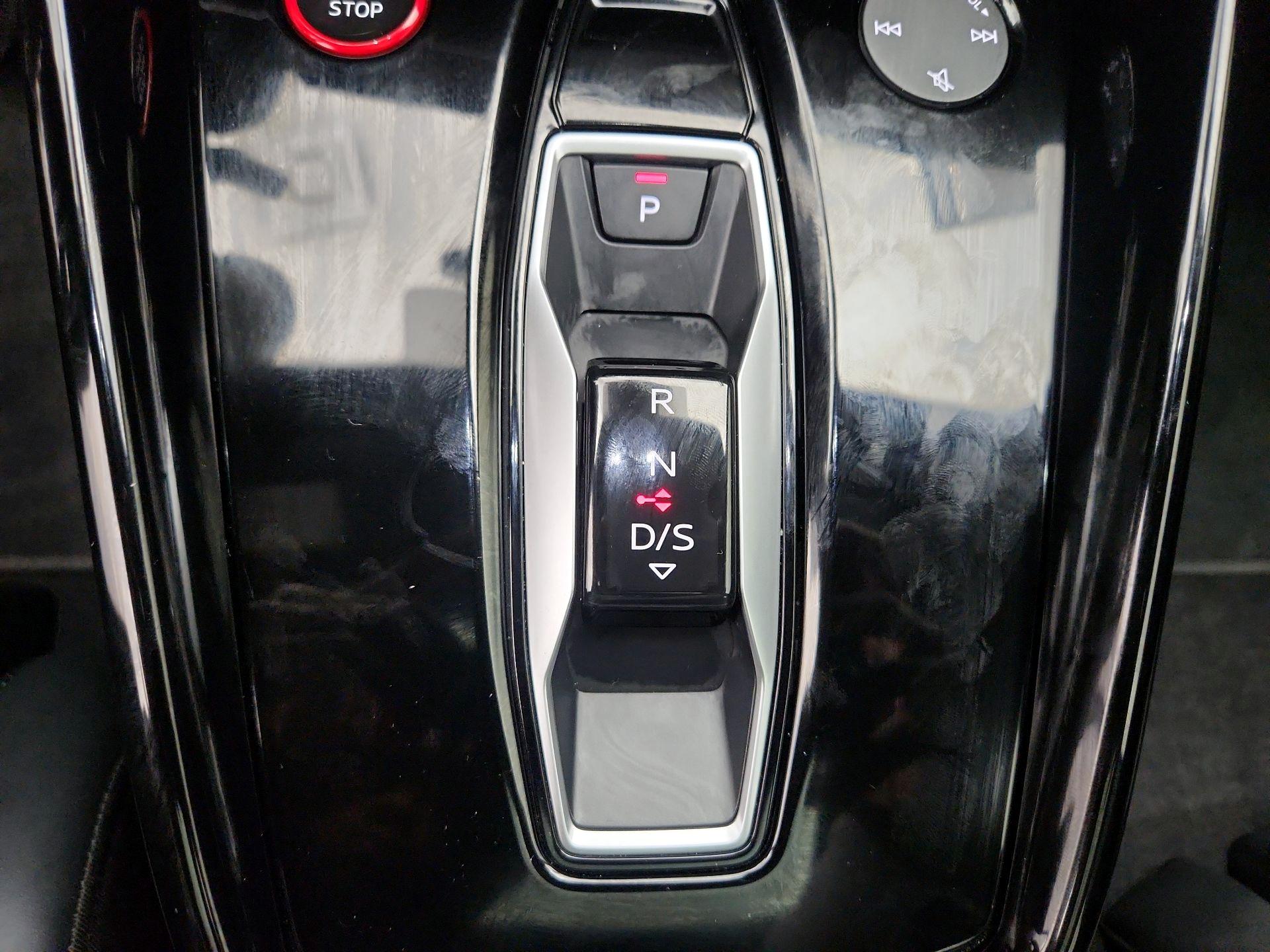 Thumbnail: 2025 Audi RS 3 - 18