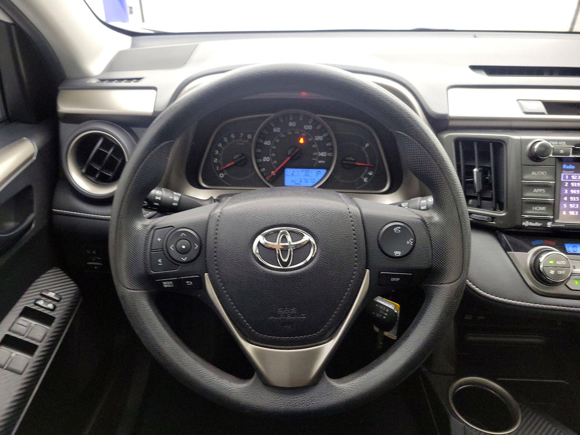 Thumbnail: 2015 Toyota RAV4 - 10