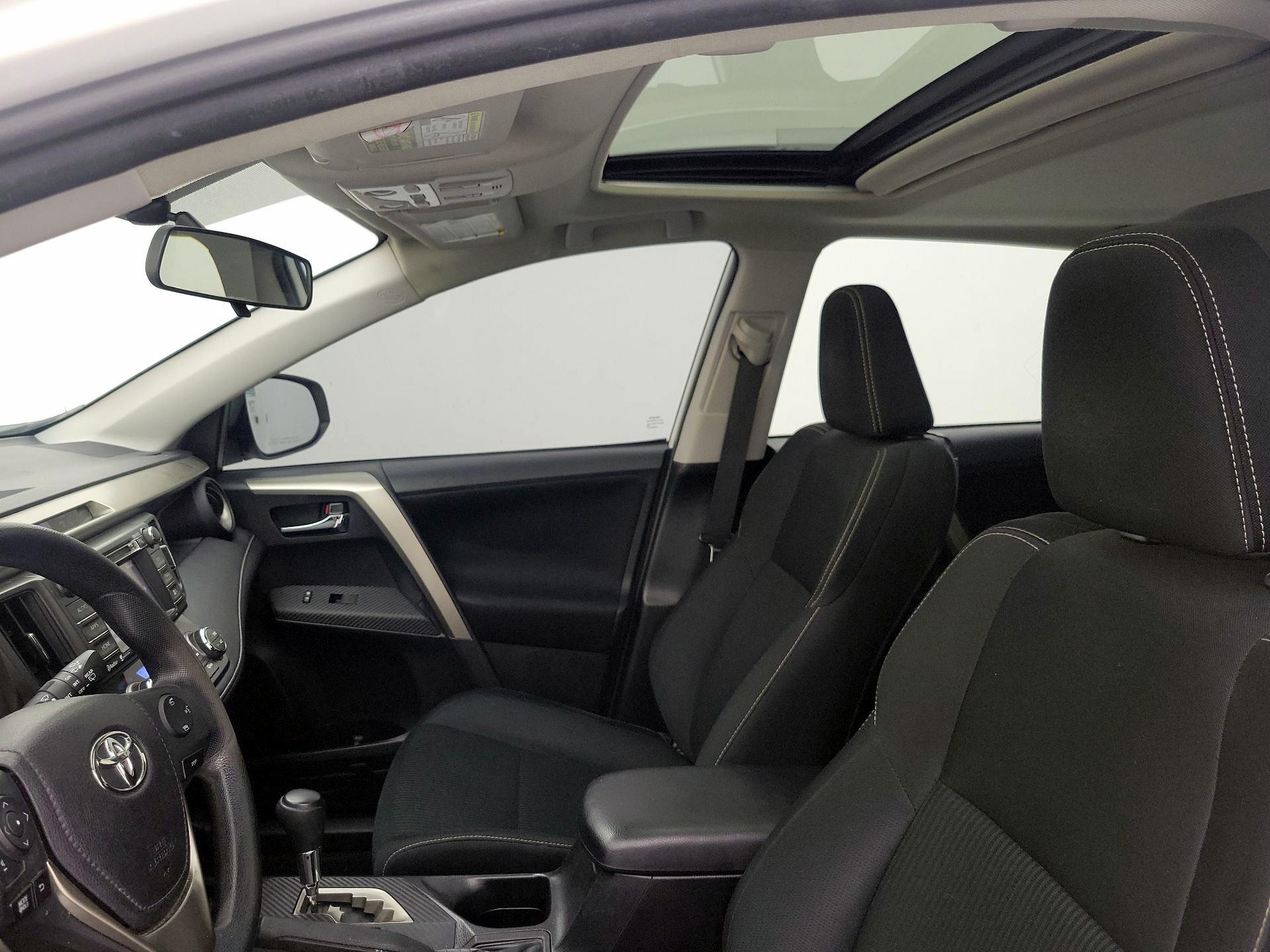 Thumbnail: 2015 Toyota RAV4 - 19