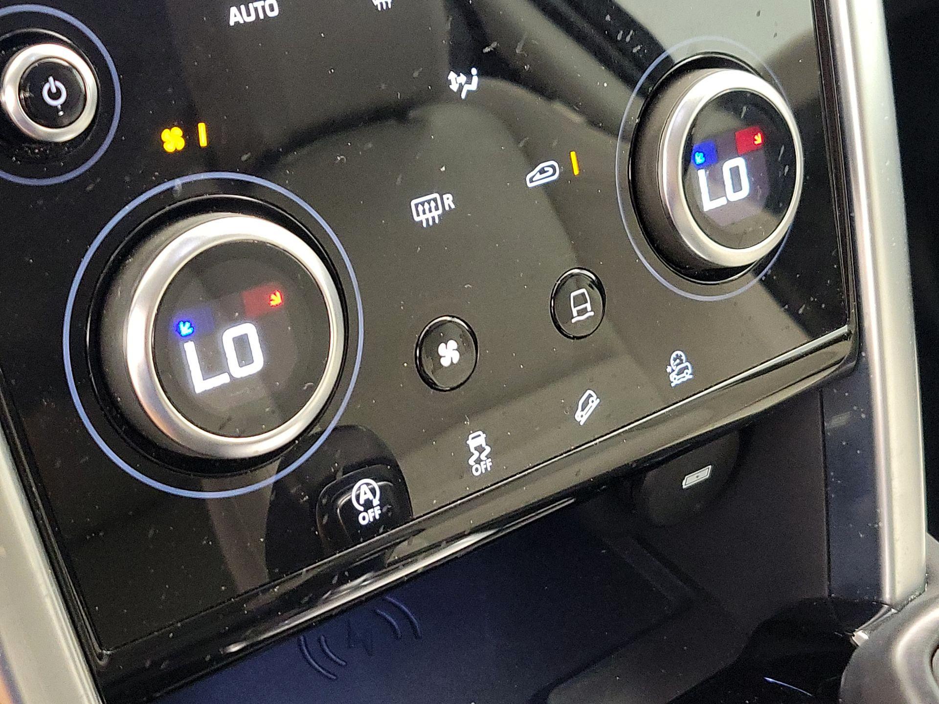 Thumbnail: 2020 Land Rover Discovery Sport - 17