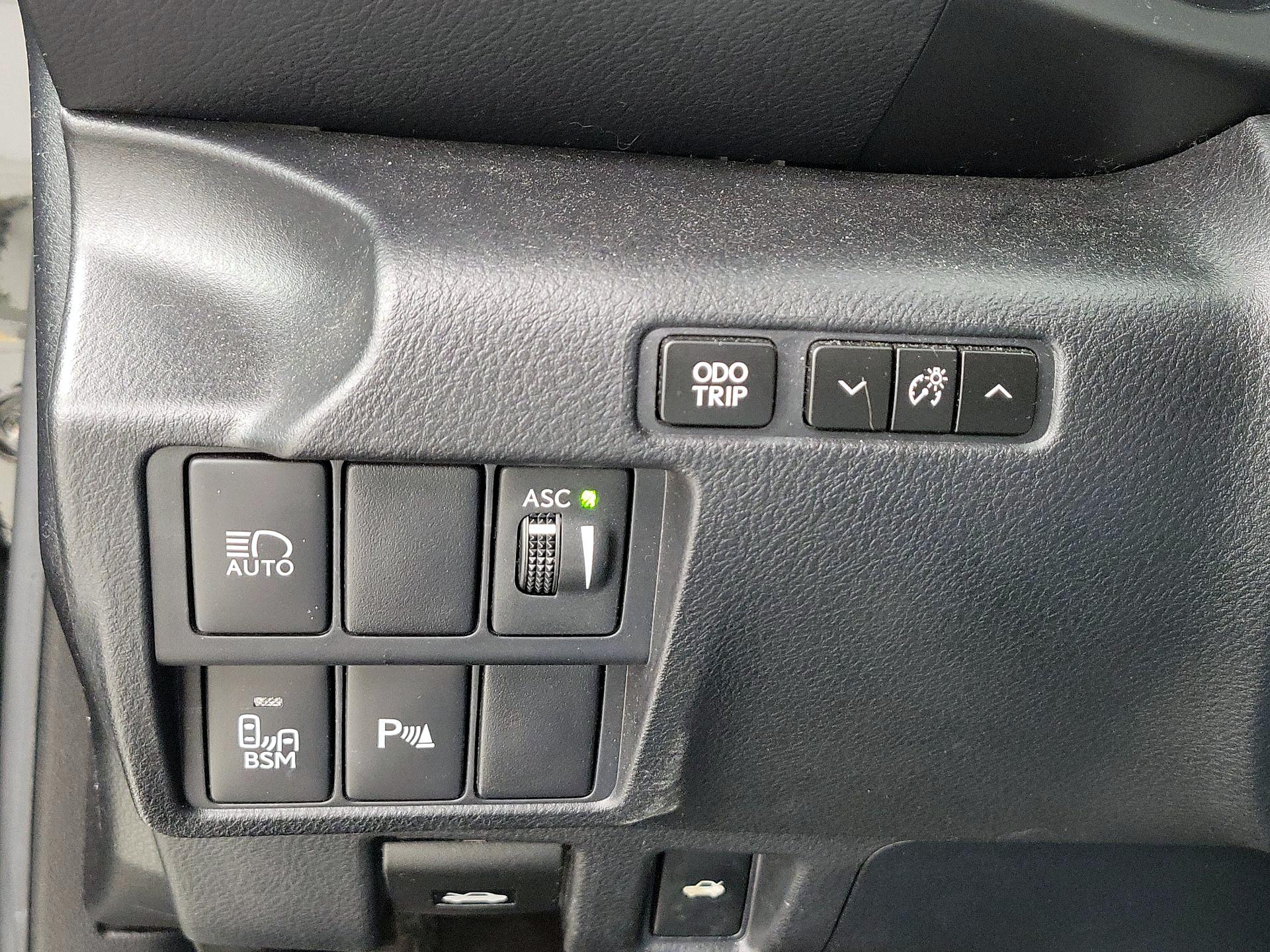 Thumbnail: 2019 Lexus IS - 13