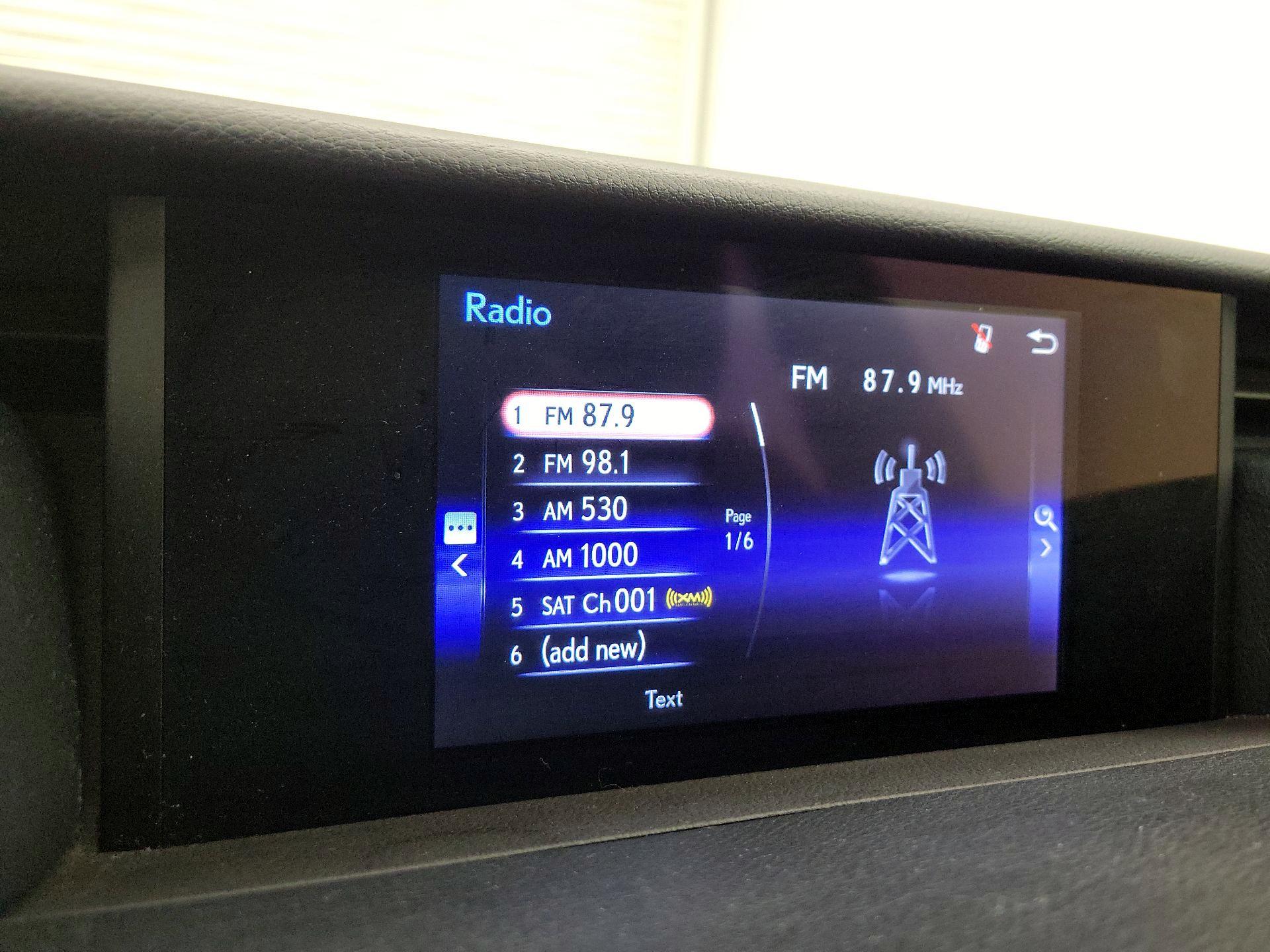 Thumbnail: 2019 Lexus IS - 15