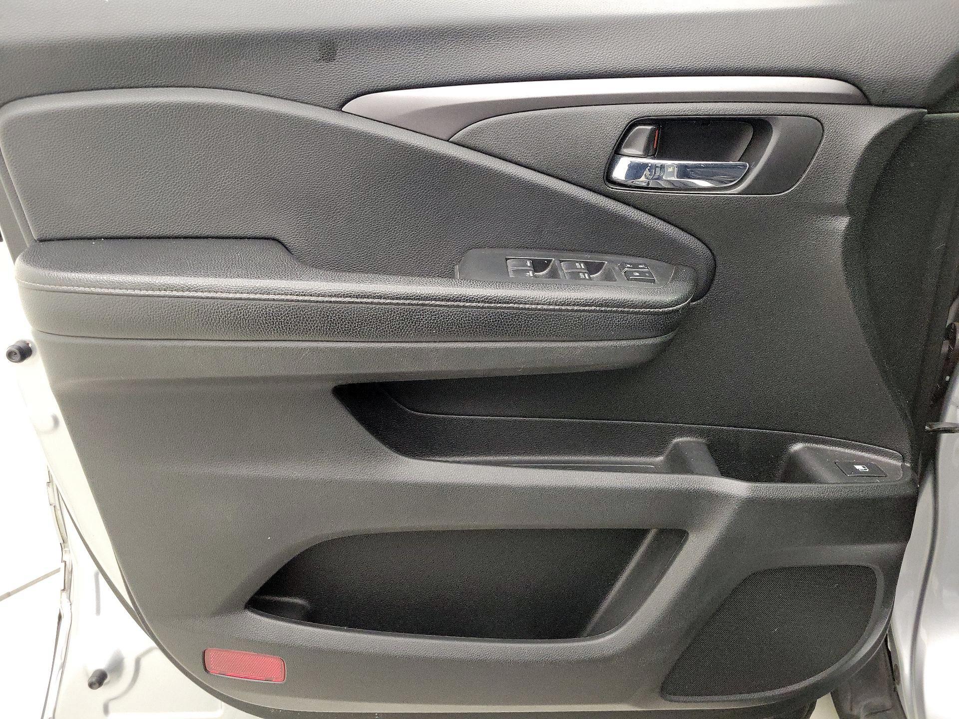 Thumbnail: 2017 Honda Ridgeline - 12