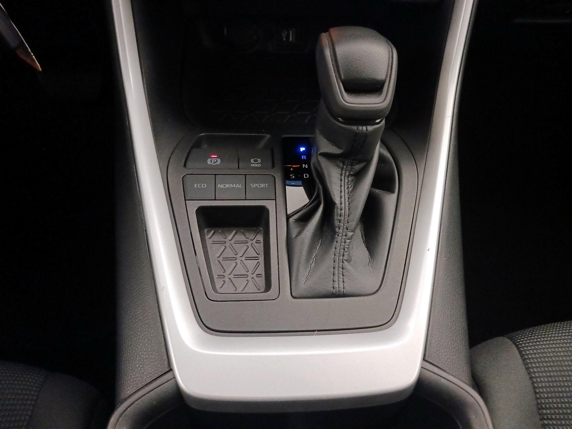 Thumbnail: 2023 Toyota RAV4 - 17