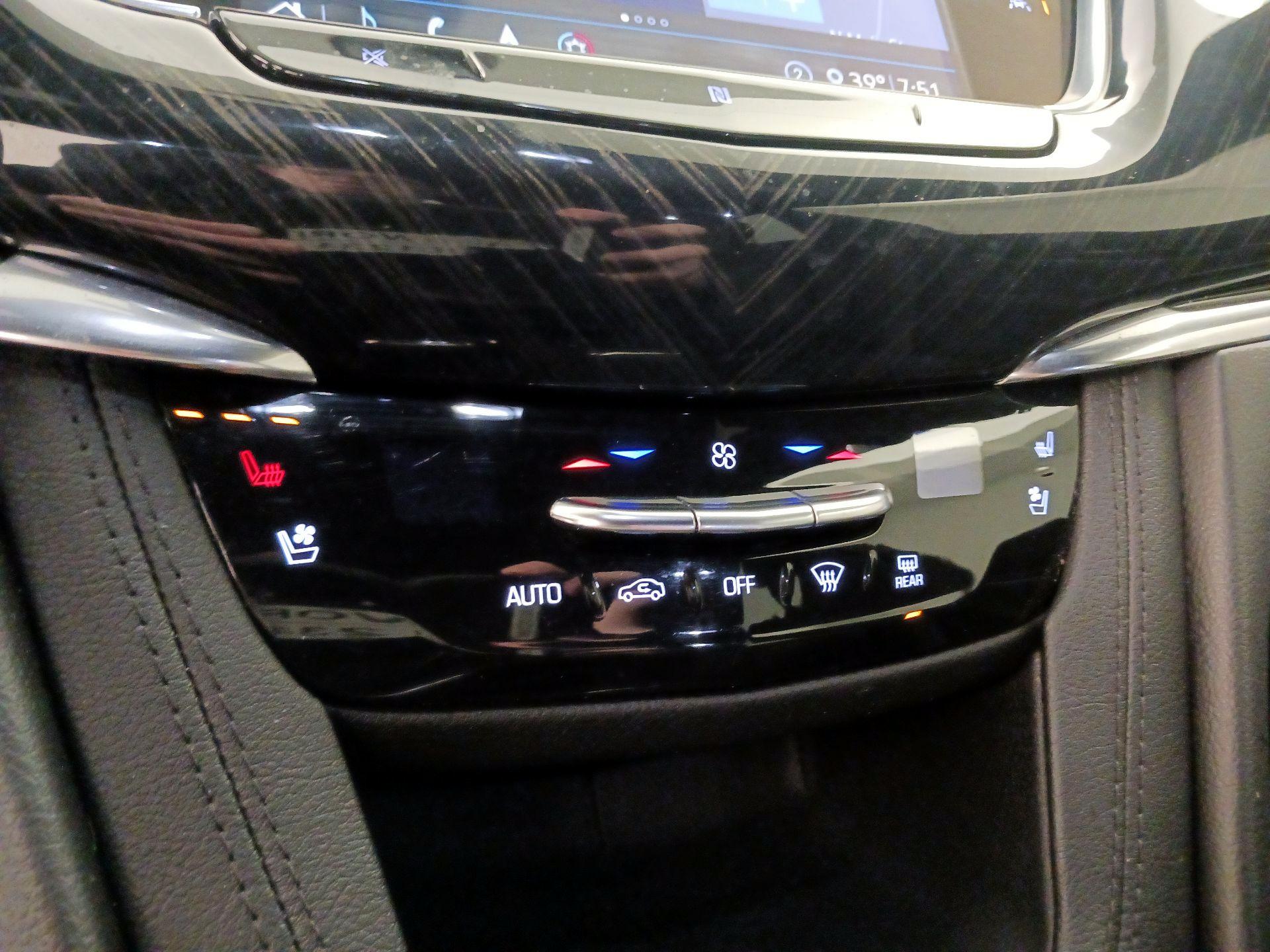 Thumbnail: 2020 Cadillac XT6 - 17