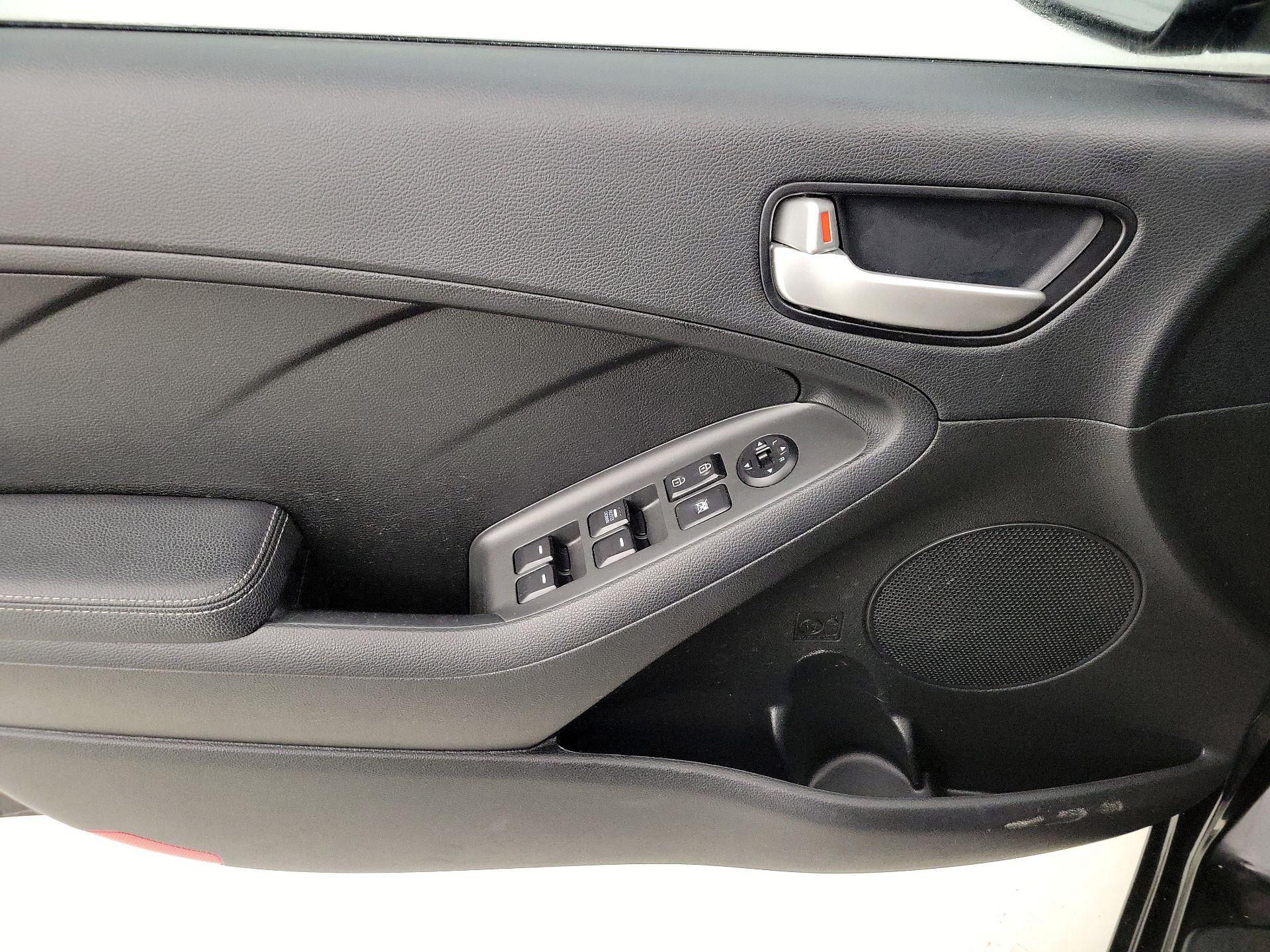 Thumbnail: 2018 Kia Forte - 12