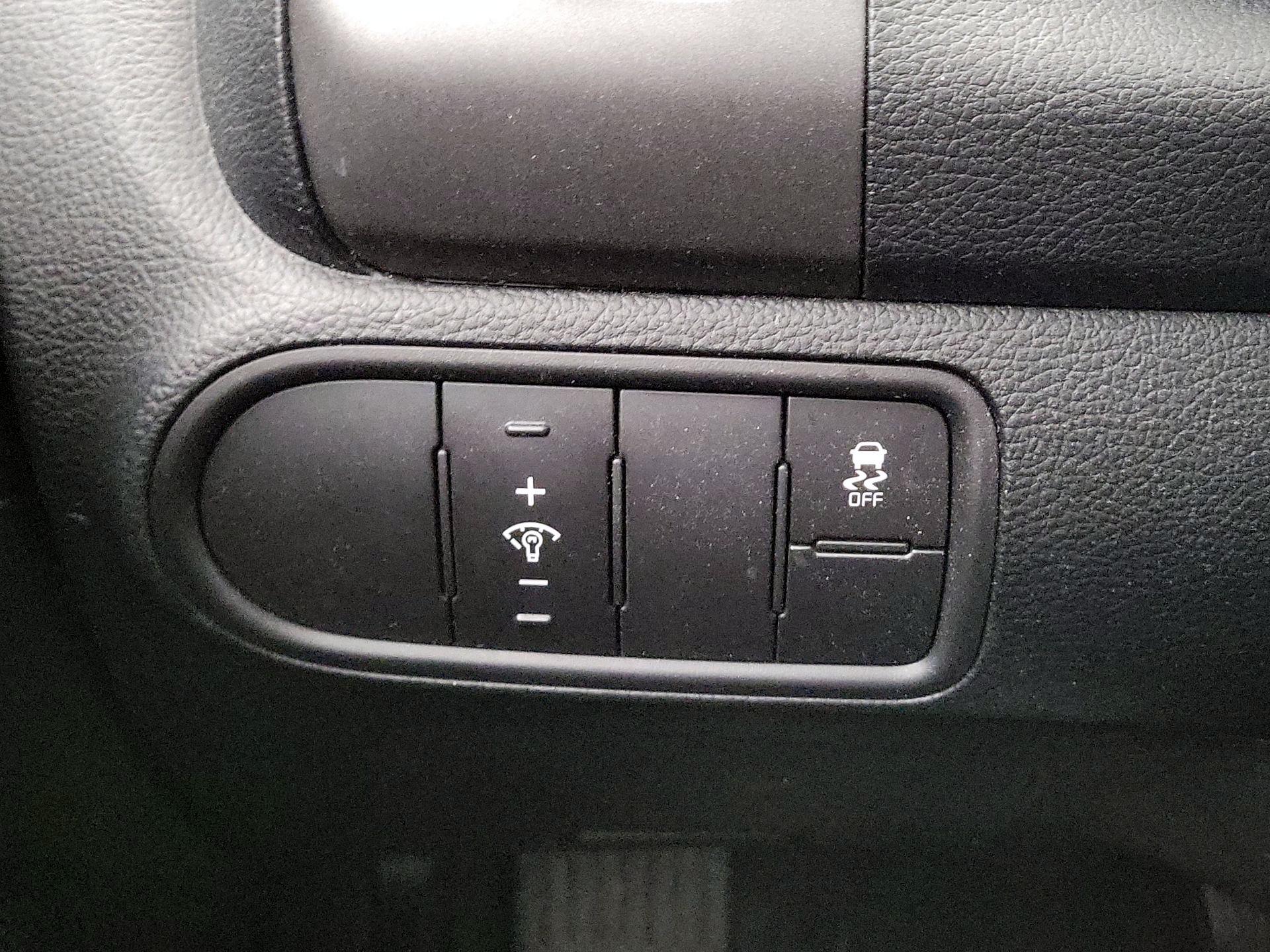 Thumbnail: 2018 Kia Forte - 13