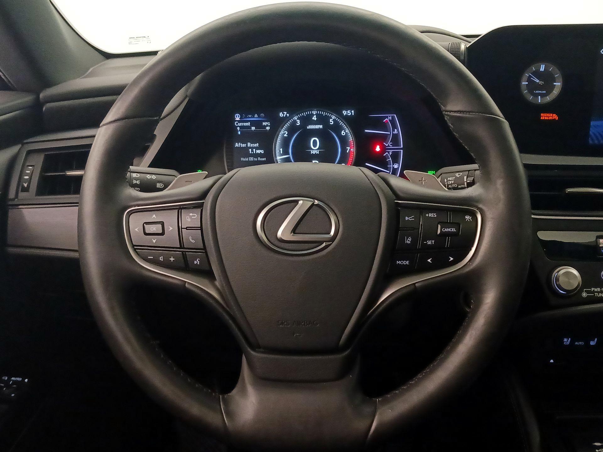 Thumbnail: 2022 Lexus ES - 10