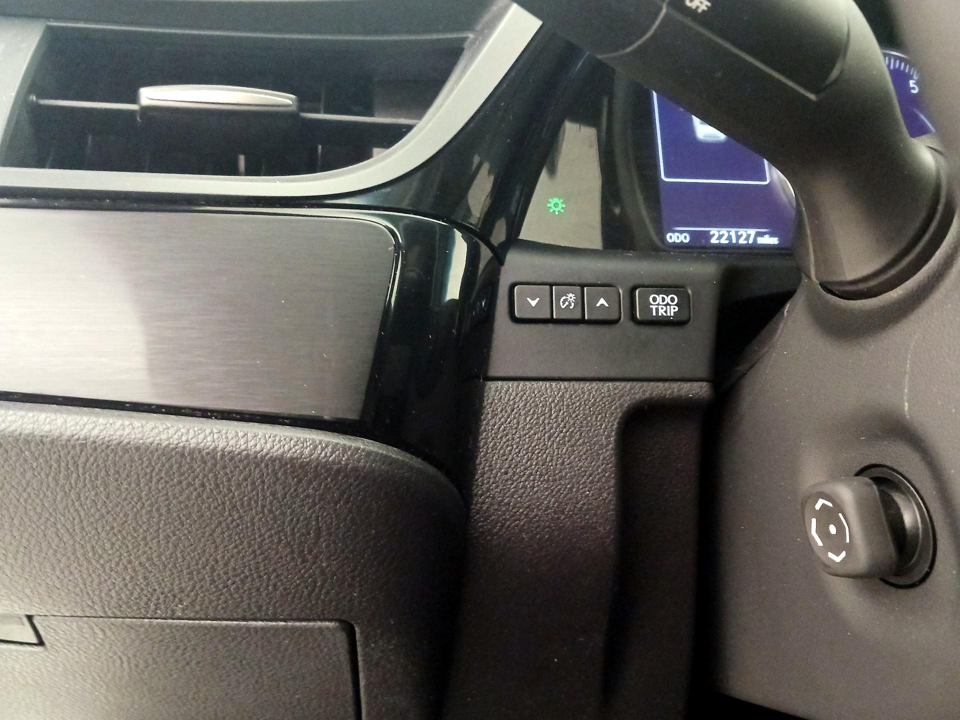 Thumbnail: 2022 Lexus ES - 13