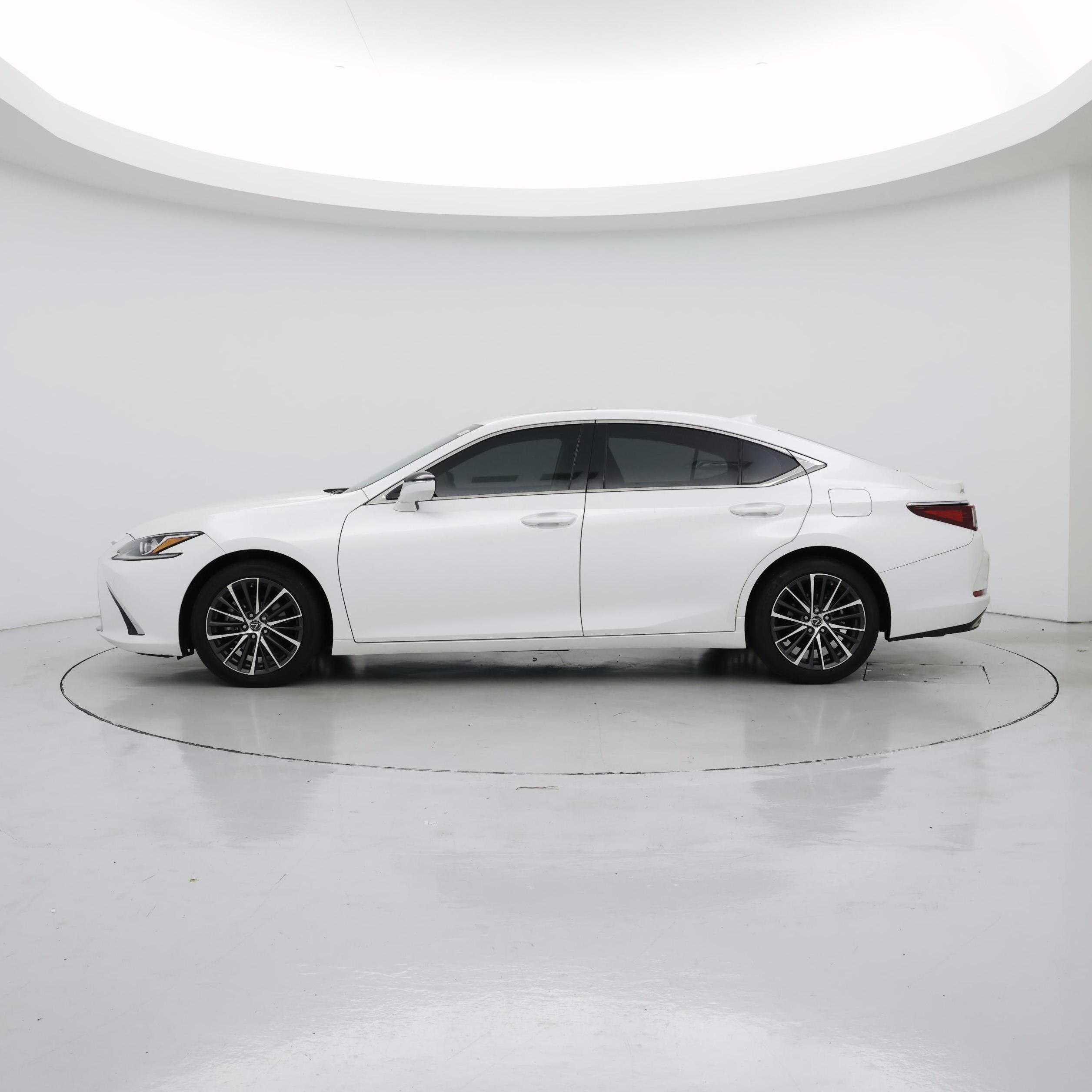 Thumbnail: 2022 Lexus ES - 3