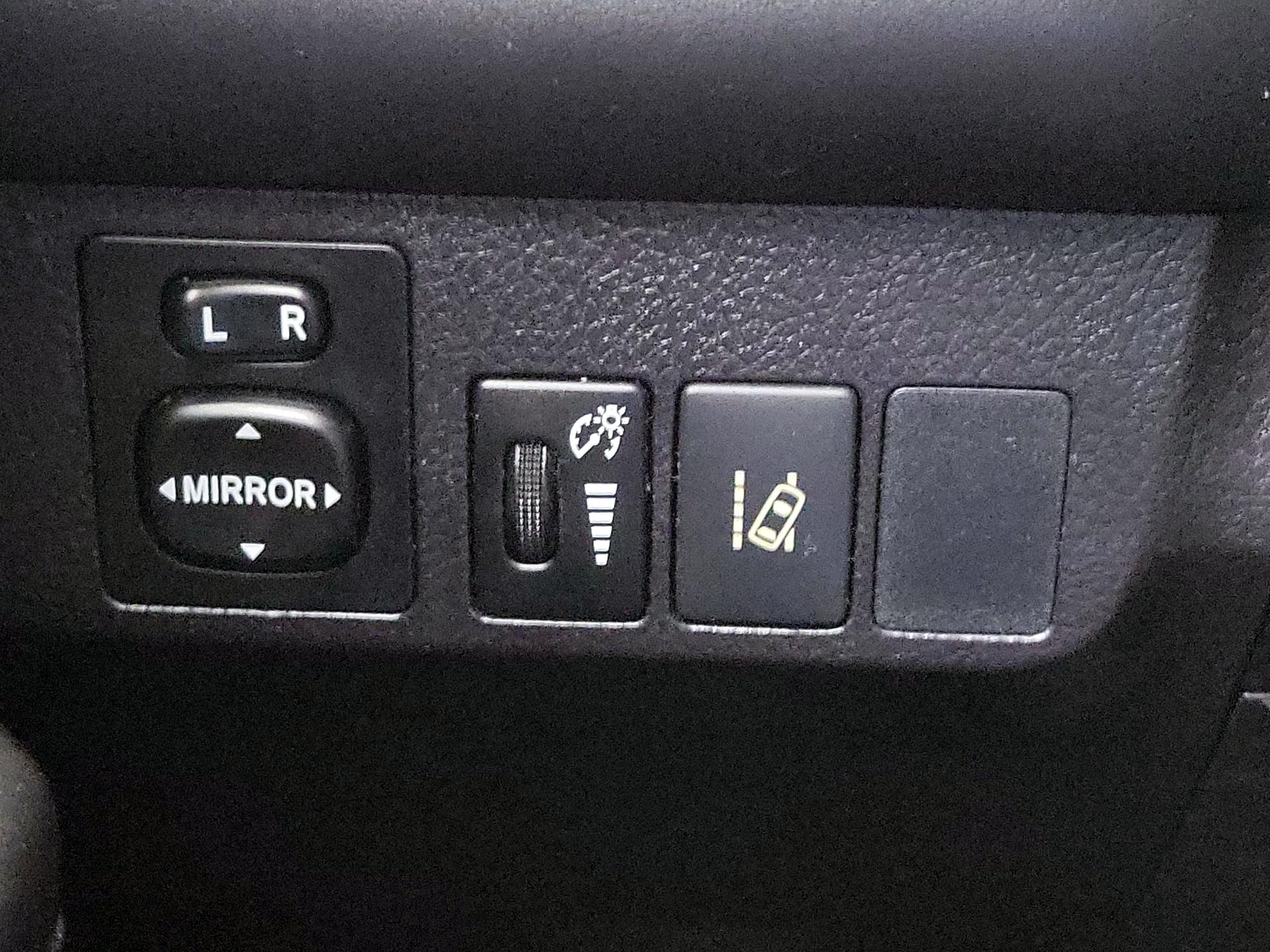 Thumbnail: 2017 Toyota RAV4 - 13