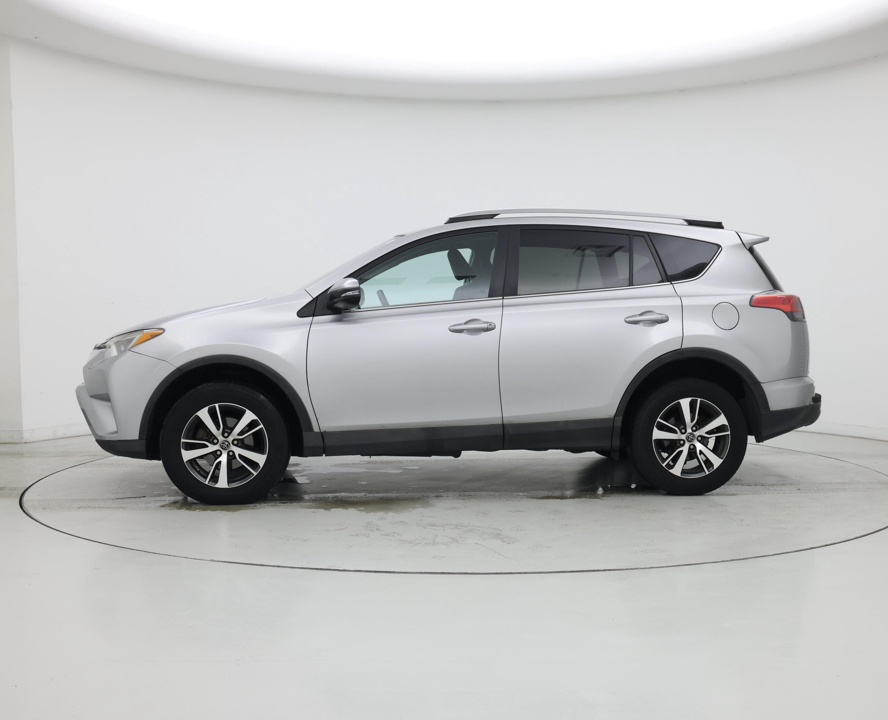 Thumbnail: 2017 Toyota RAV4 - 3