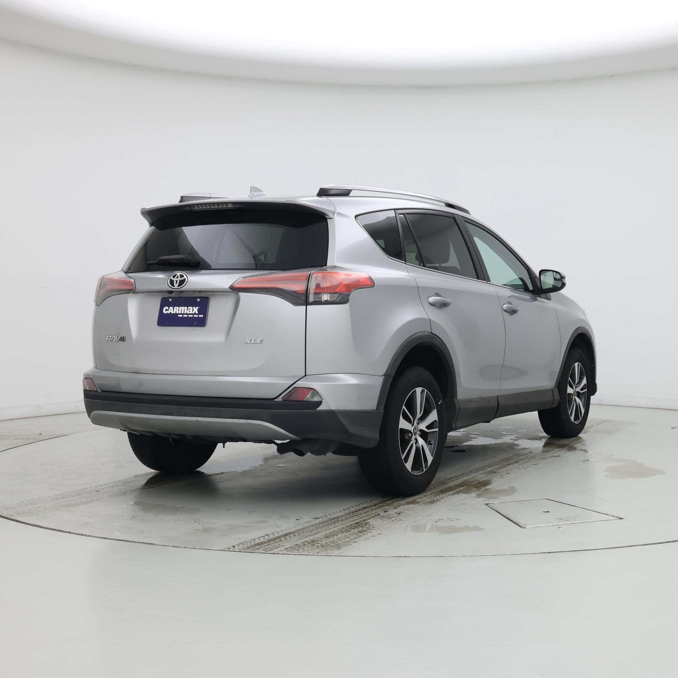 Thumbnail: 2017 Toyota RAV4 - 8