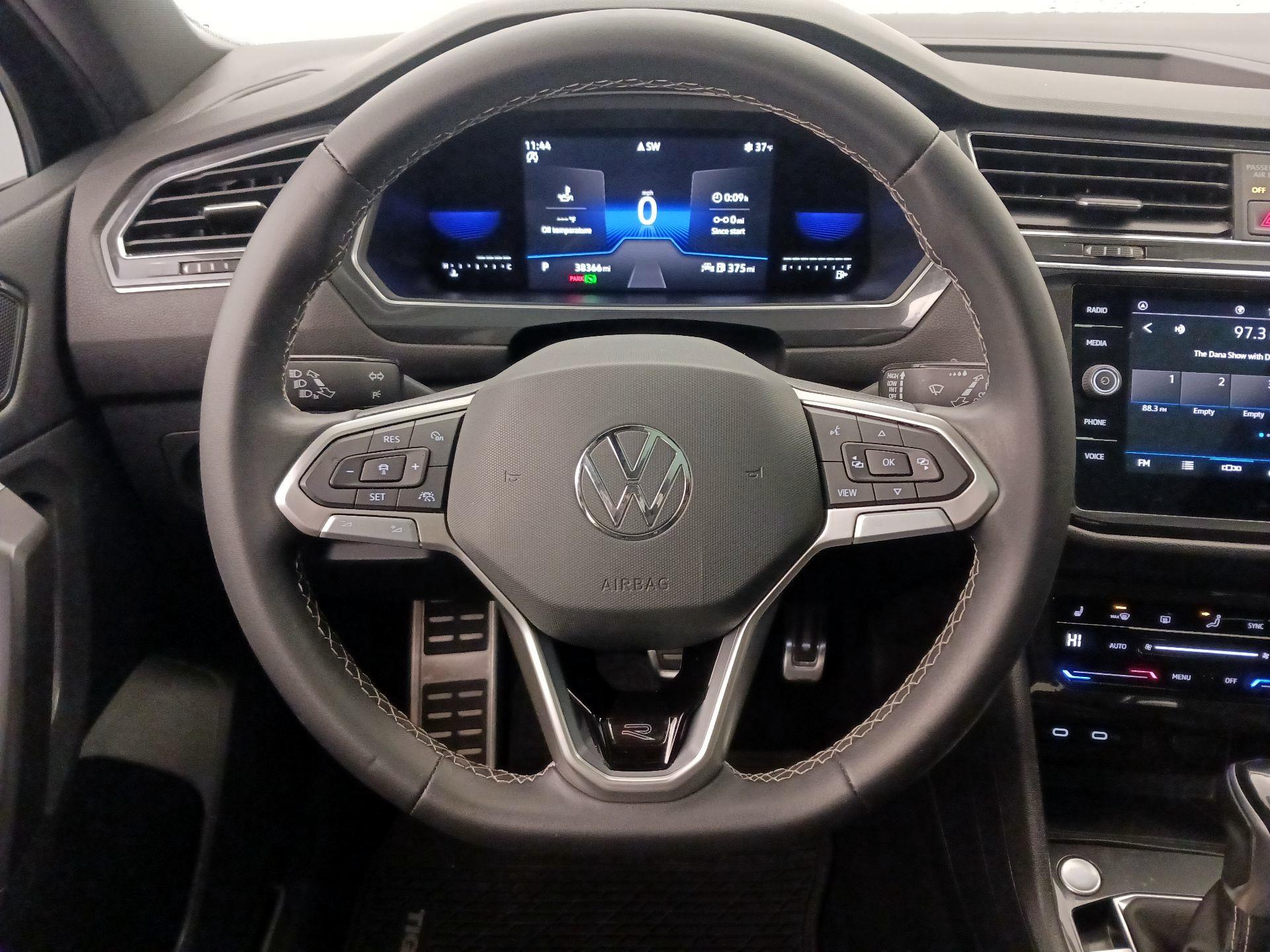 Thumbnail: 2023 Volkswagen Tiguan - 10