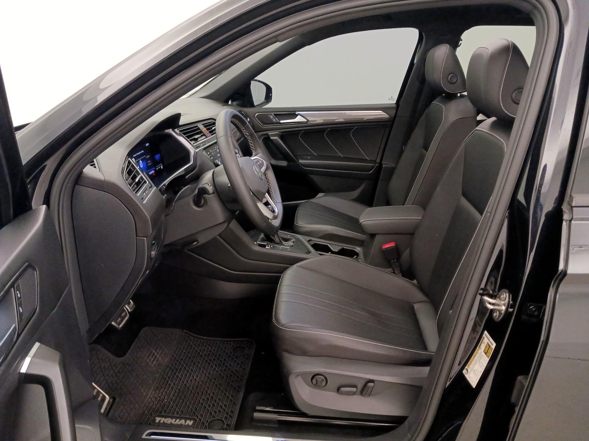 Thumbnail: 2023 Volkswagen Tiguan - 11