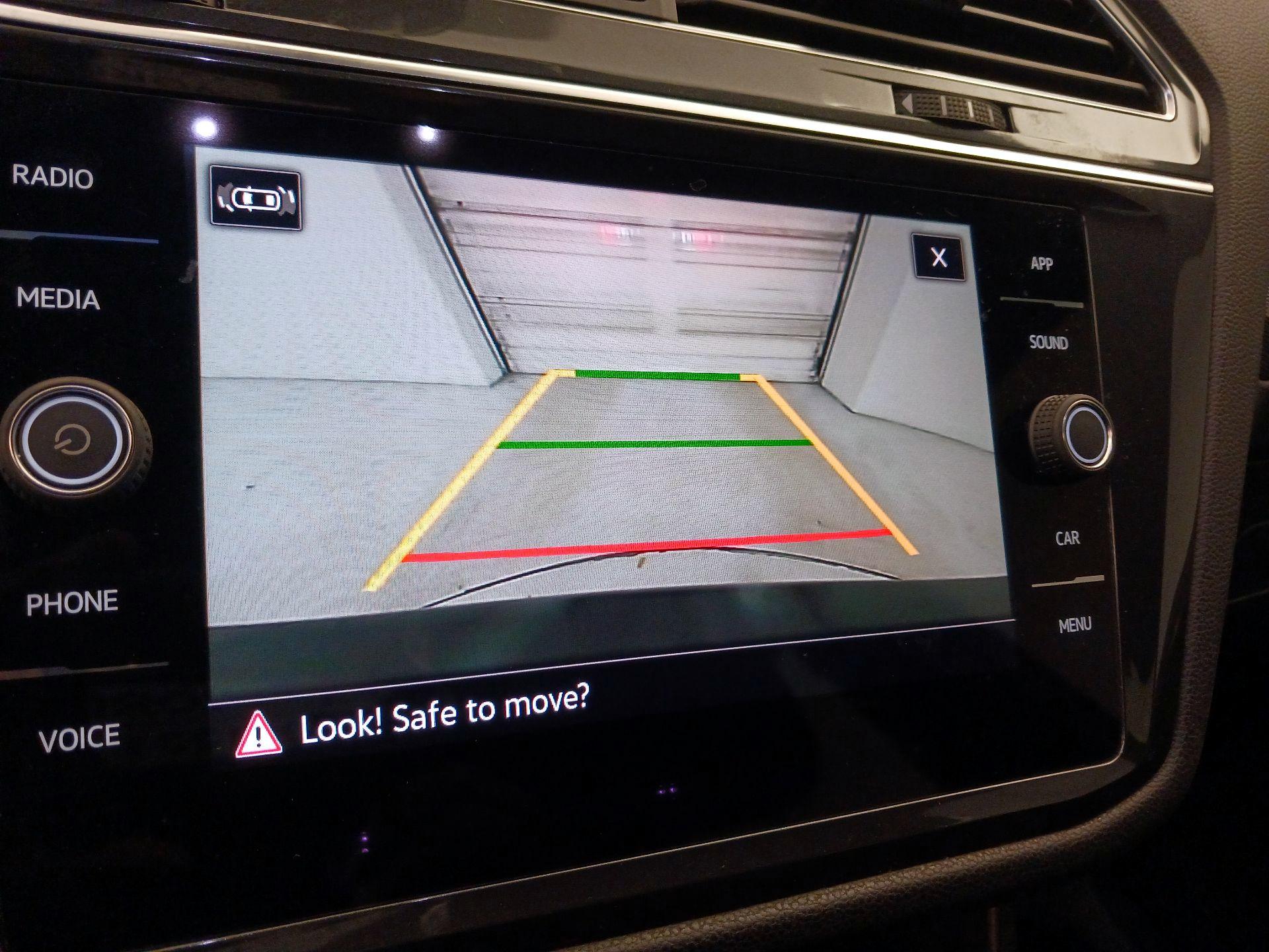 Thumbnail: 2023 Volkswagen Tiguan - 14