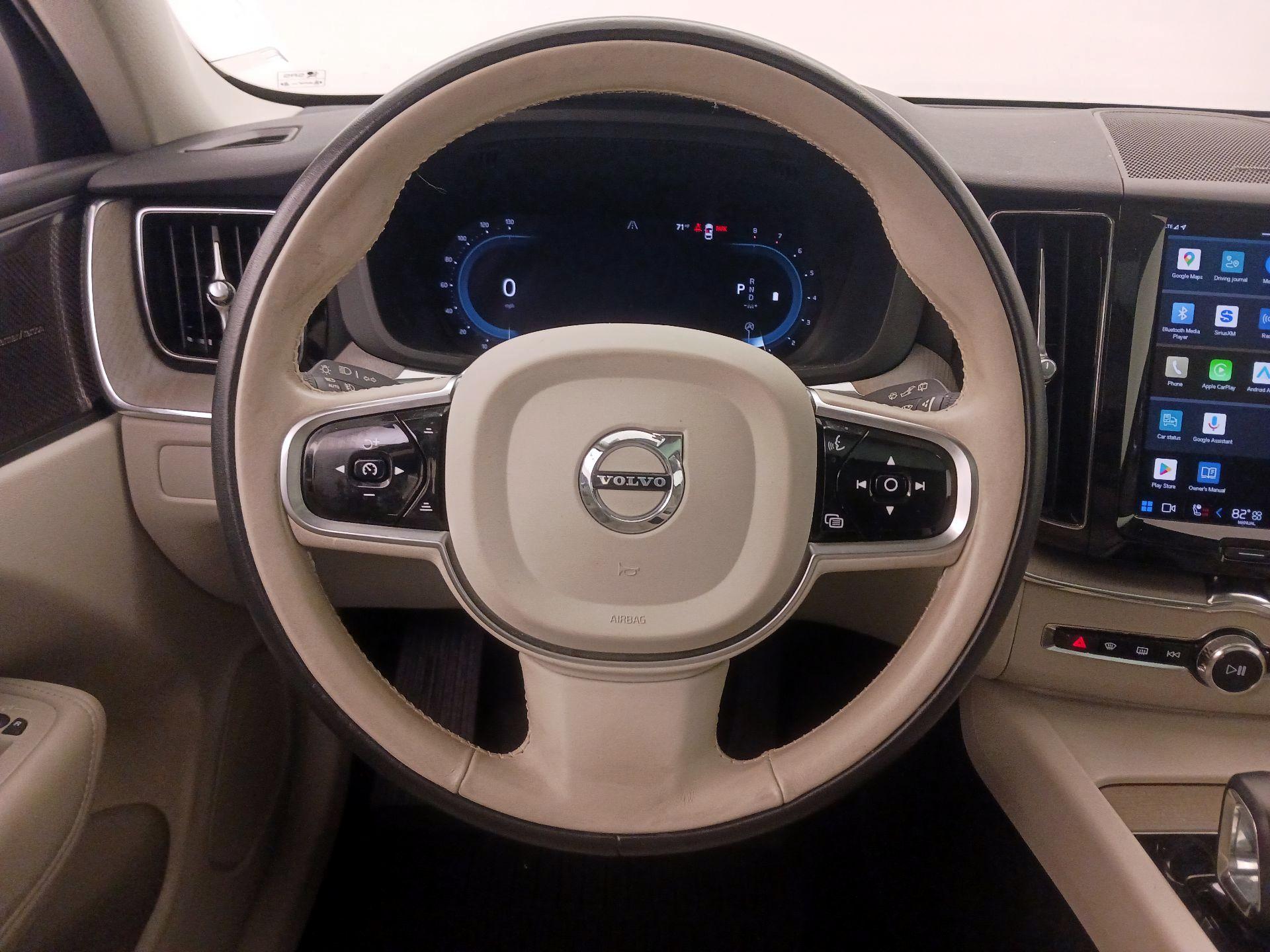 Thumbnail: 2023 Volvo XC60 - 10