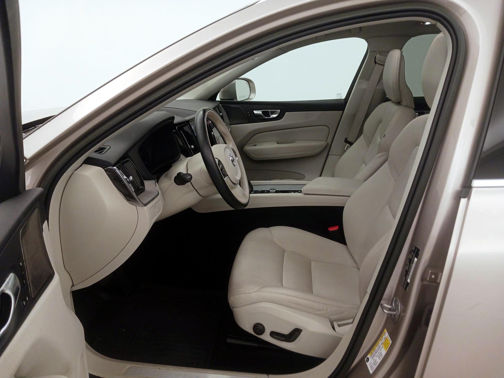 Thumbnail: 2023 Volvo XC60 - 11