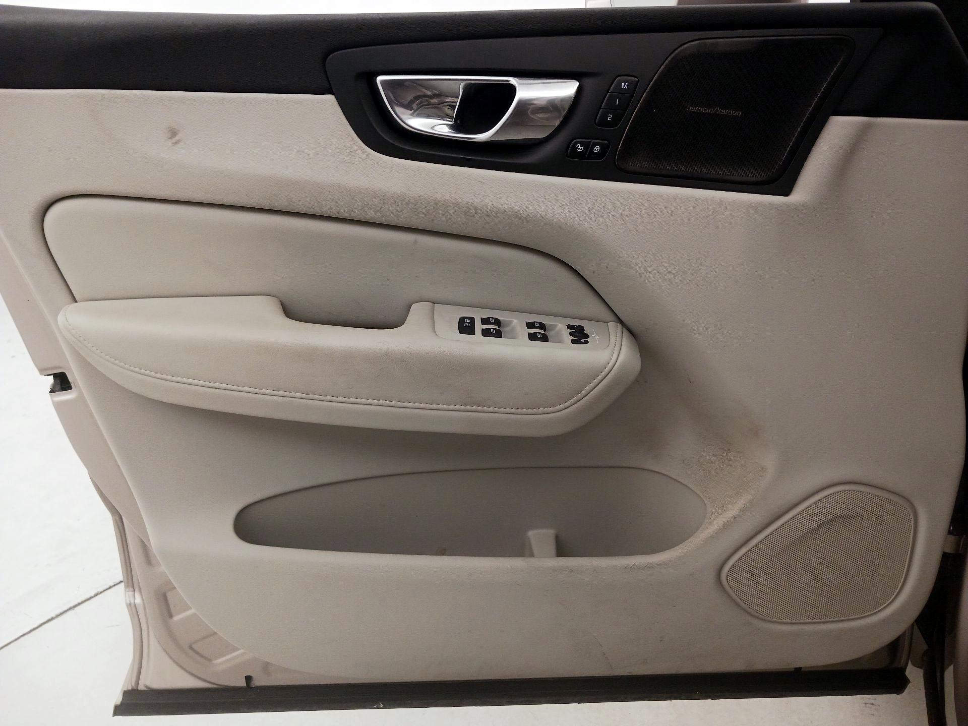 Thumbnail: 2023 Volvo XC60 - 12