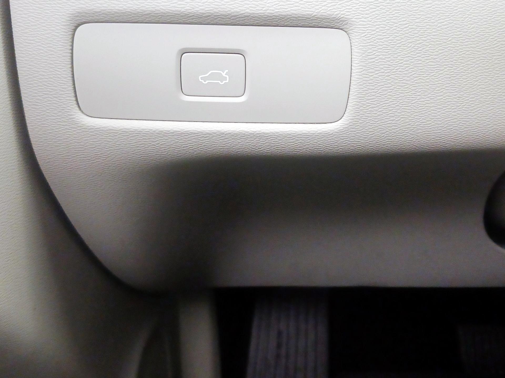 Thumbnail: 2023 Volvo XC60 - 13