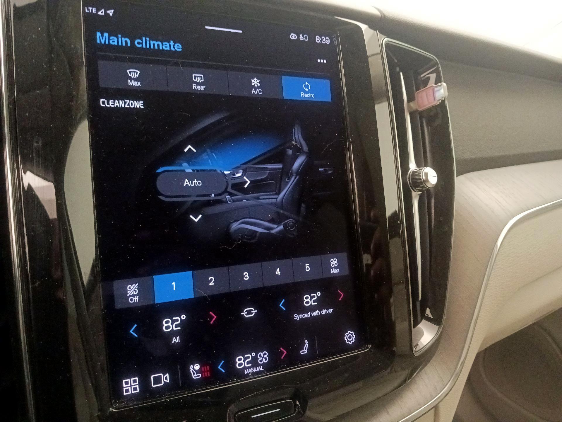 Thumbnail: 2023 Volvo XC60 - 16