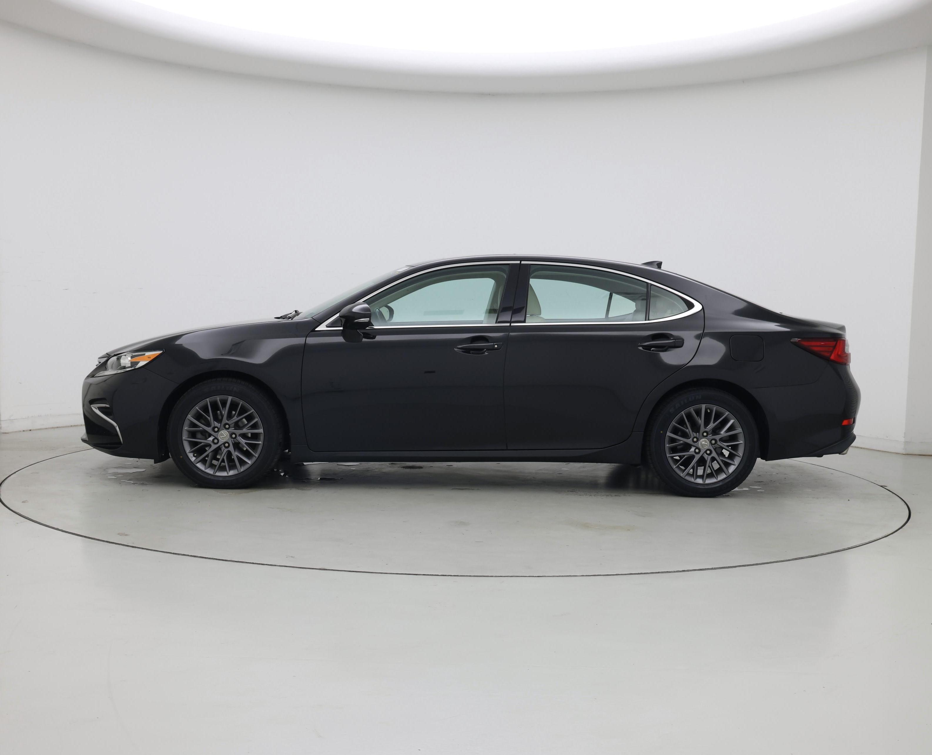 Thumbnail: 2018 Lexus ES - 3