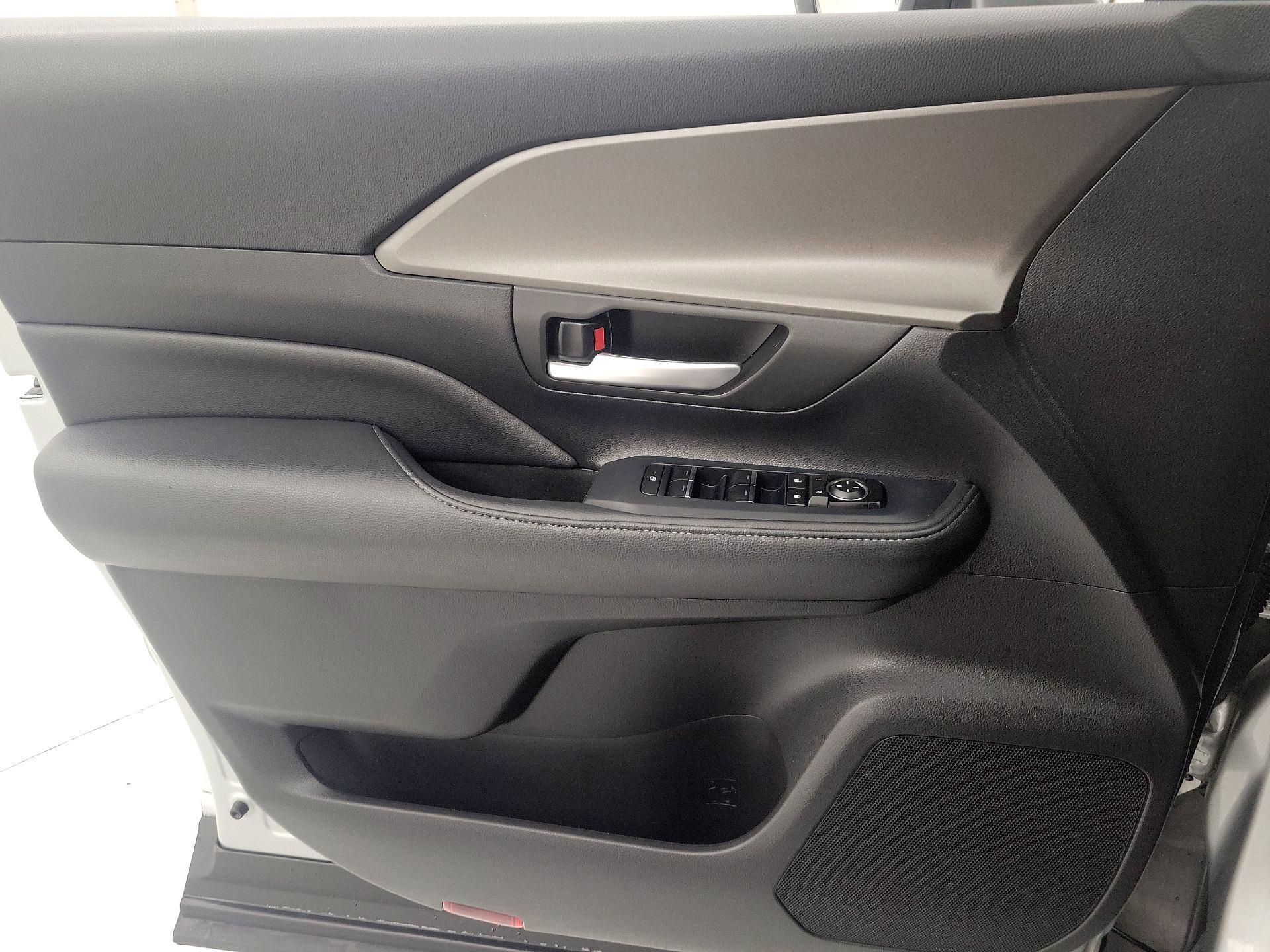 Thumbnail: 2024 Toyota Grand Highlander - 12