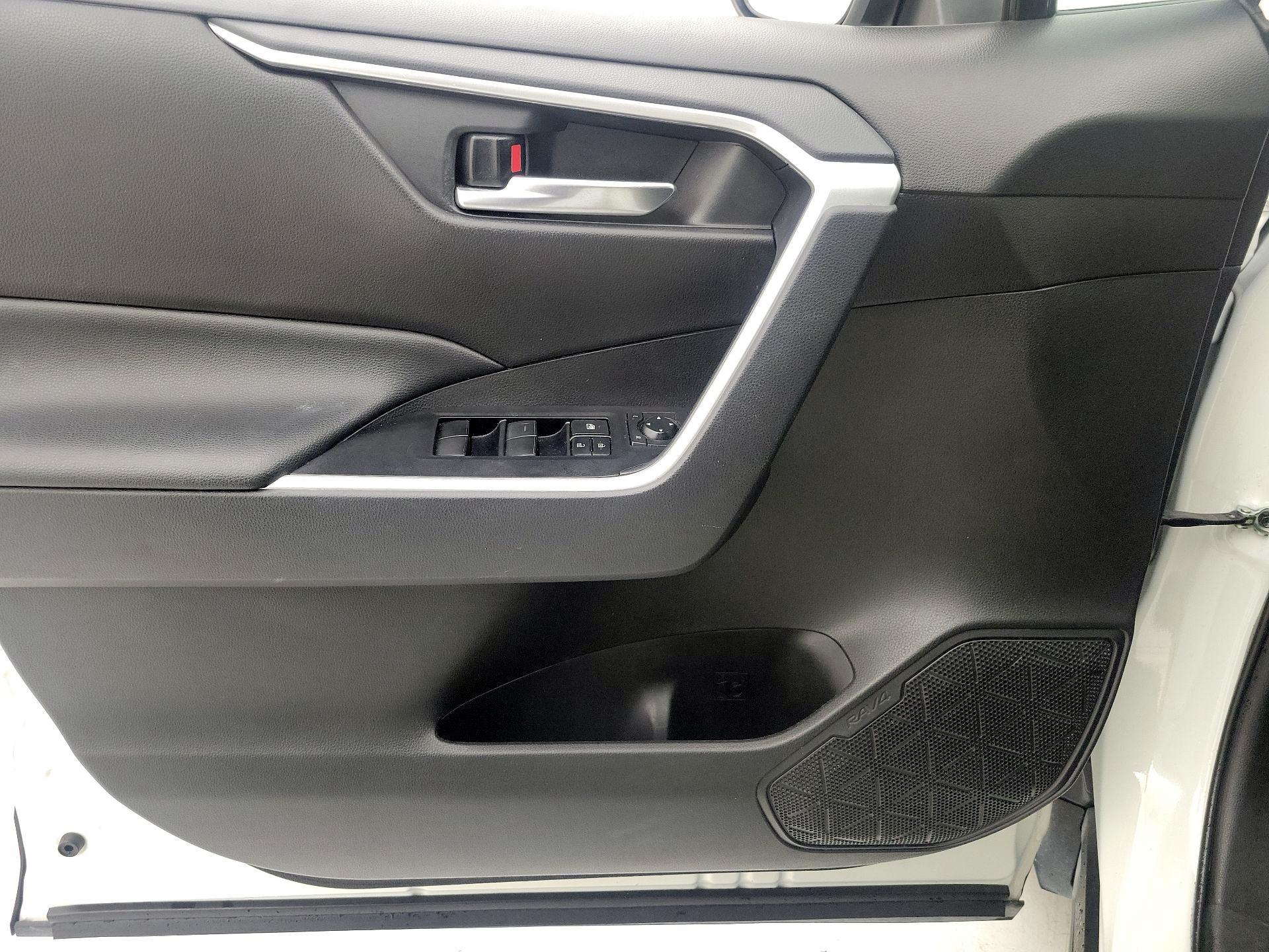 Thumbnail: 2021 Toyota RAV4 - 12