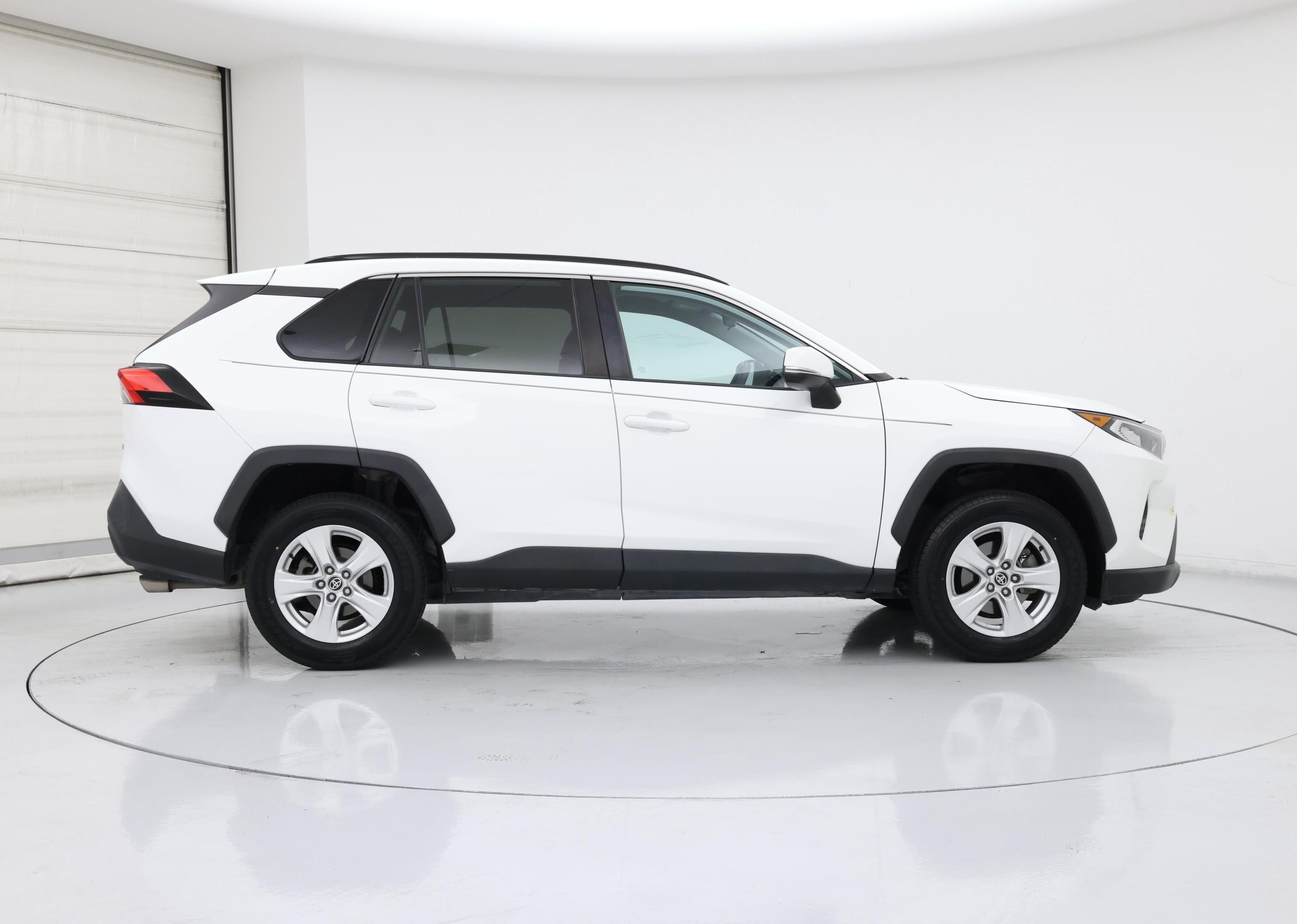 Thumbnail: 2021 Toyota RAV4 - 7